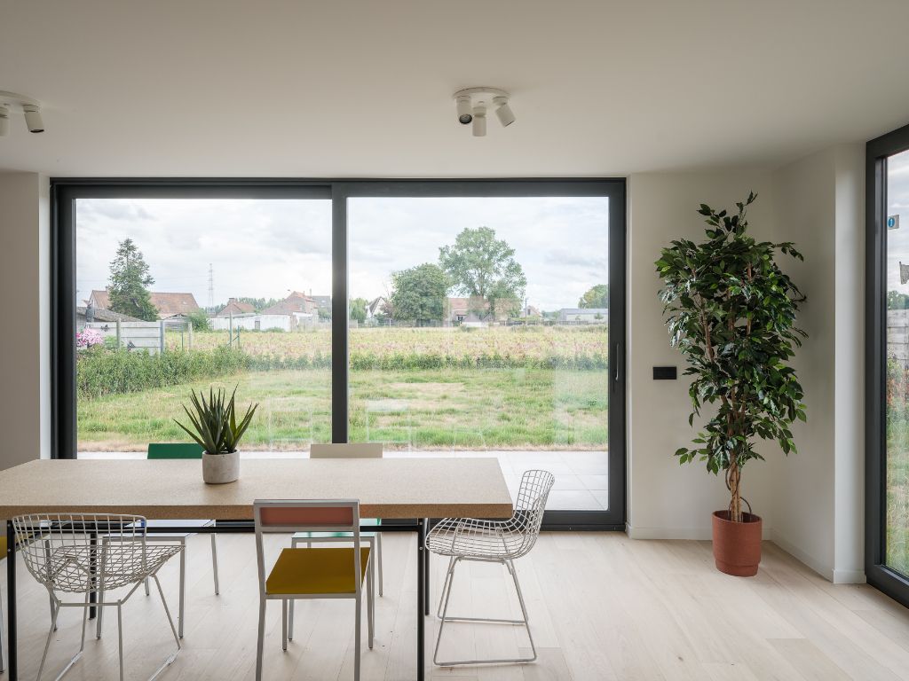 Hoogwaardig gerenoveerde gezinswoning met 4 slaapkamers en landelijke zichten – nabij station Hansbeke foto 2