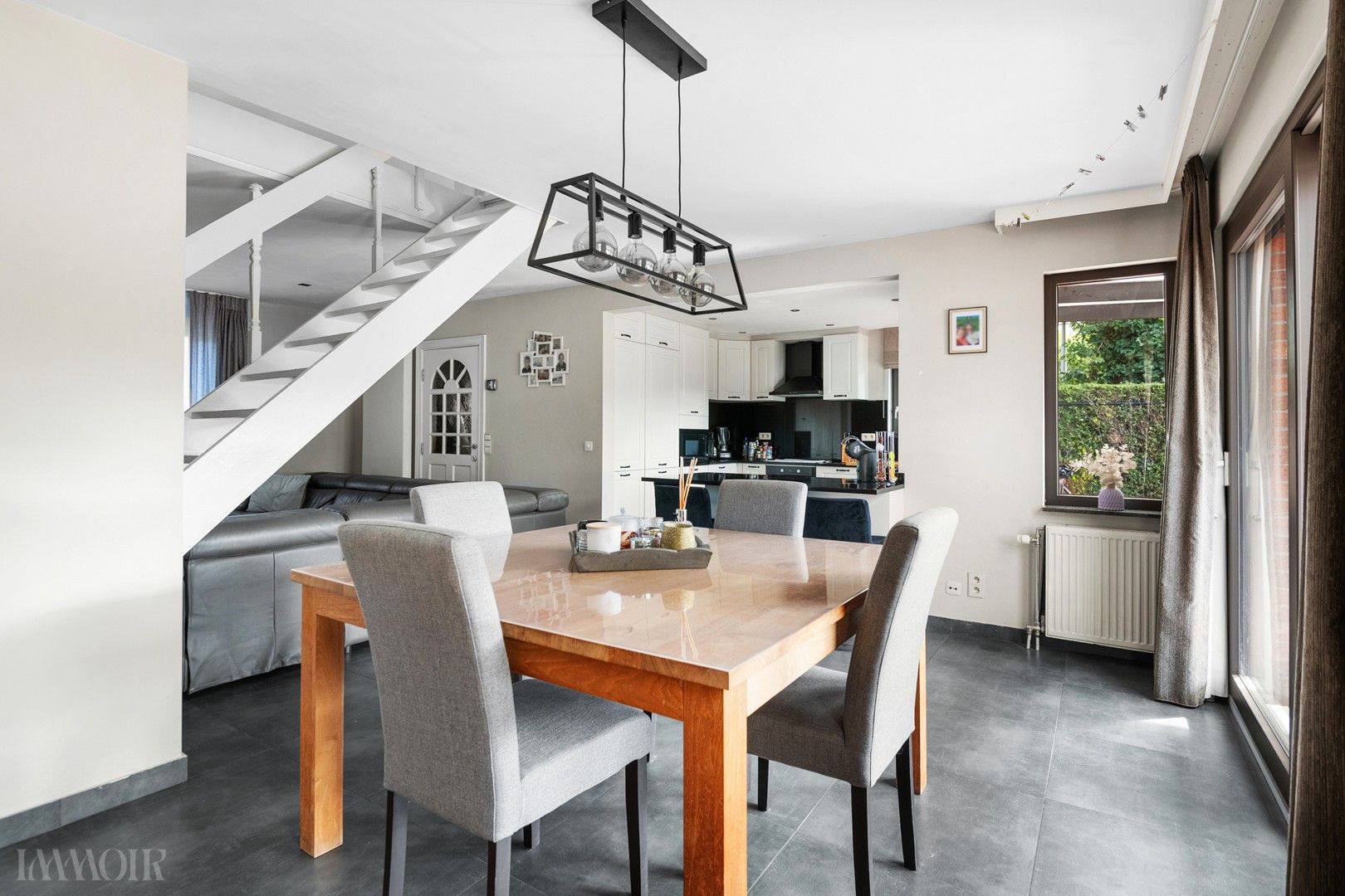 Charmante HOB met zuidgerichte tuin en garage in Brasschaat. foto 2