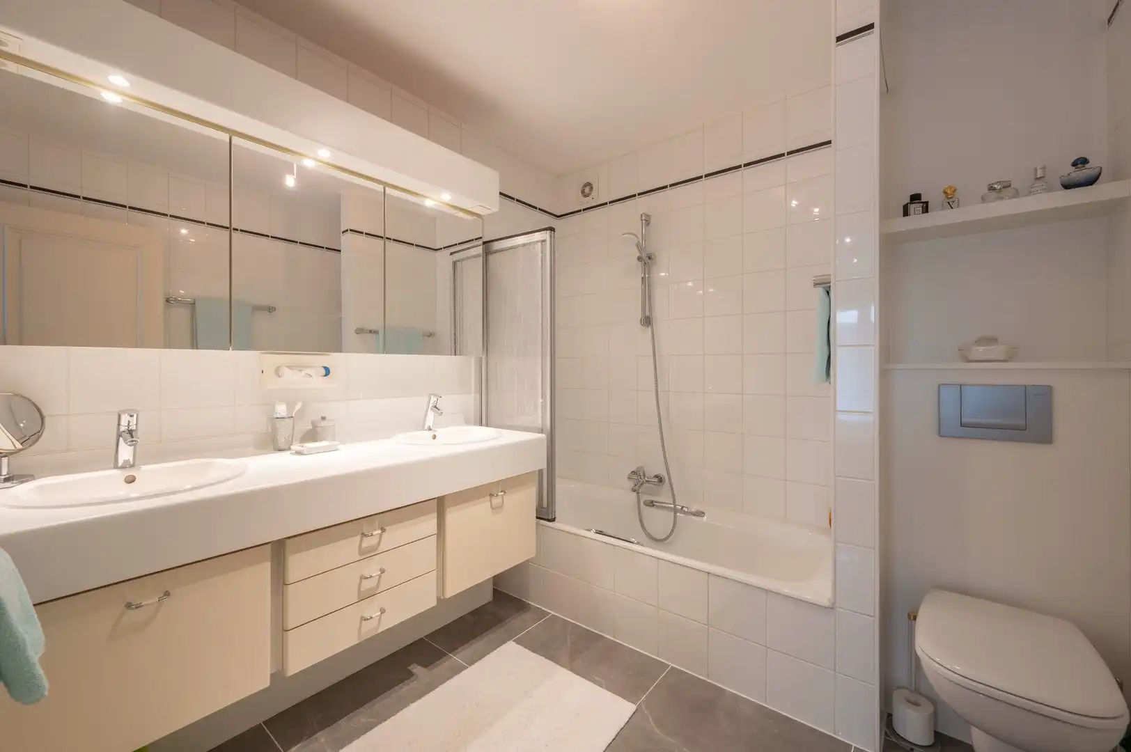 Uniek appartement van ongeveer 300 m2 met een prachtige privatieve tuin. foto 27