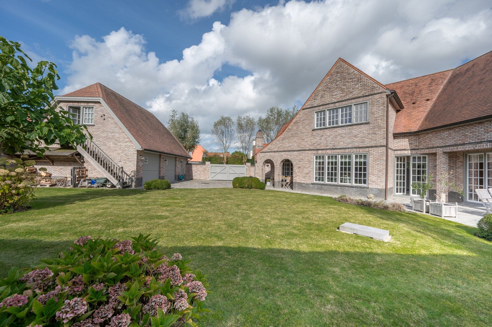 Statige villa op een rustige en residentiële ligging in het Zoute, genietend van alle privacy foto 3