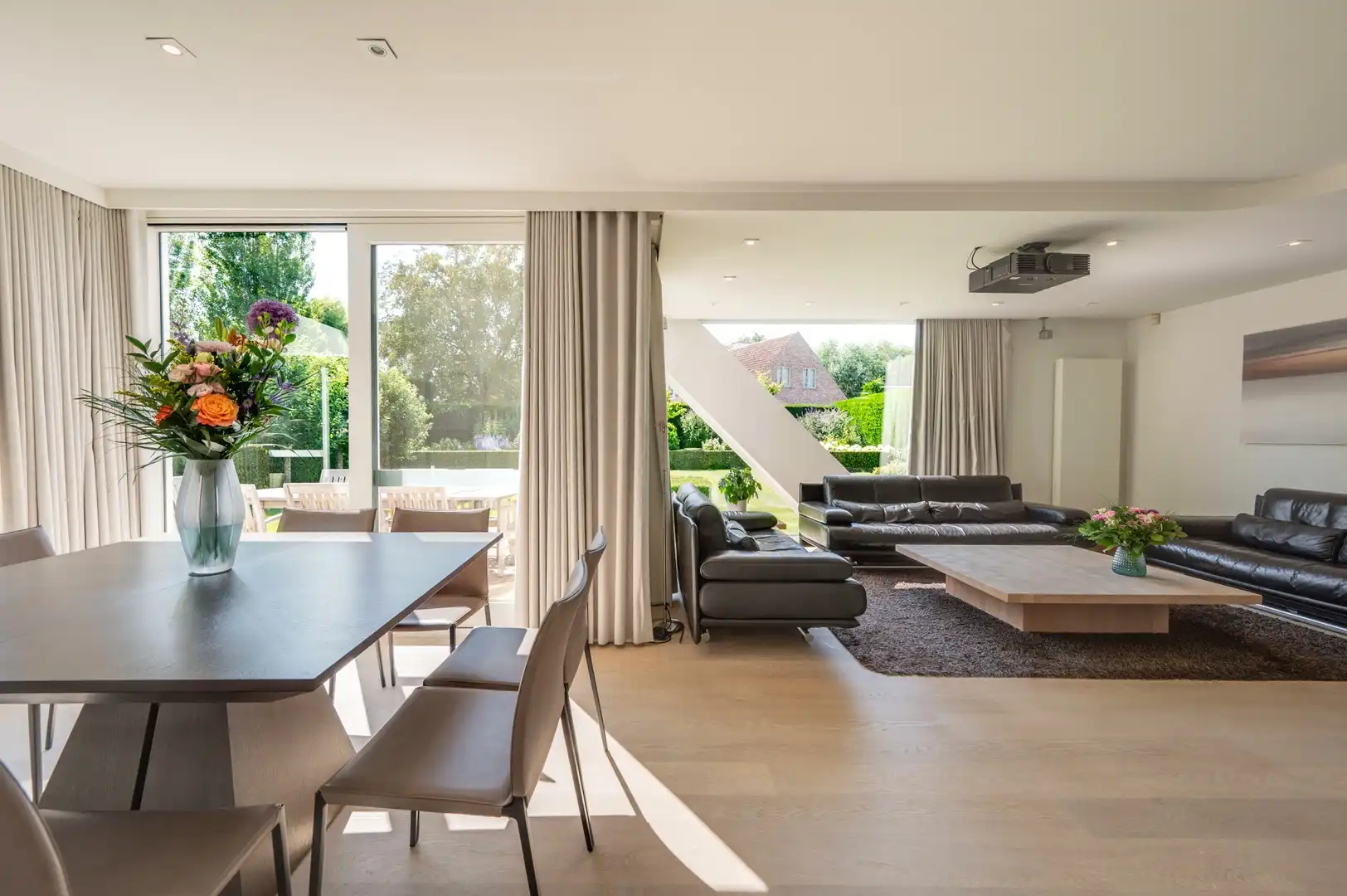 Vrijstaande villa, rustig gelegen in een aangename residentiële omgeving aan de rand van Knokke. foto 8