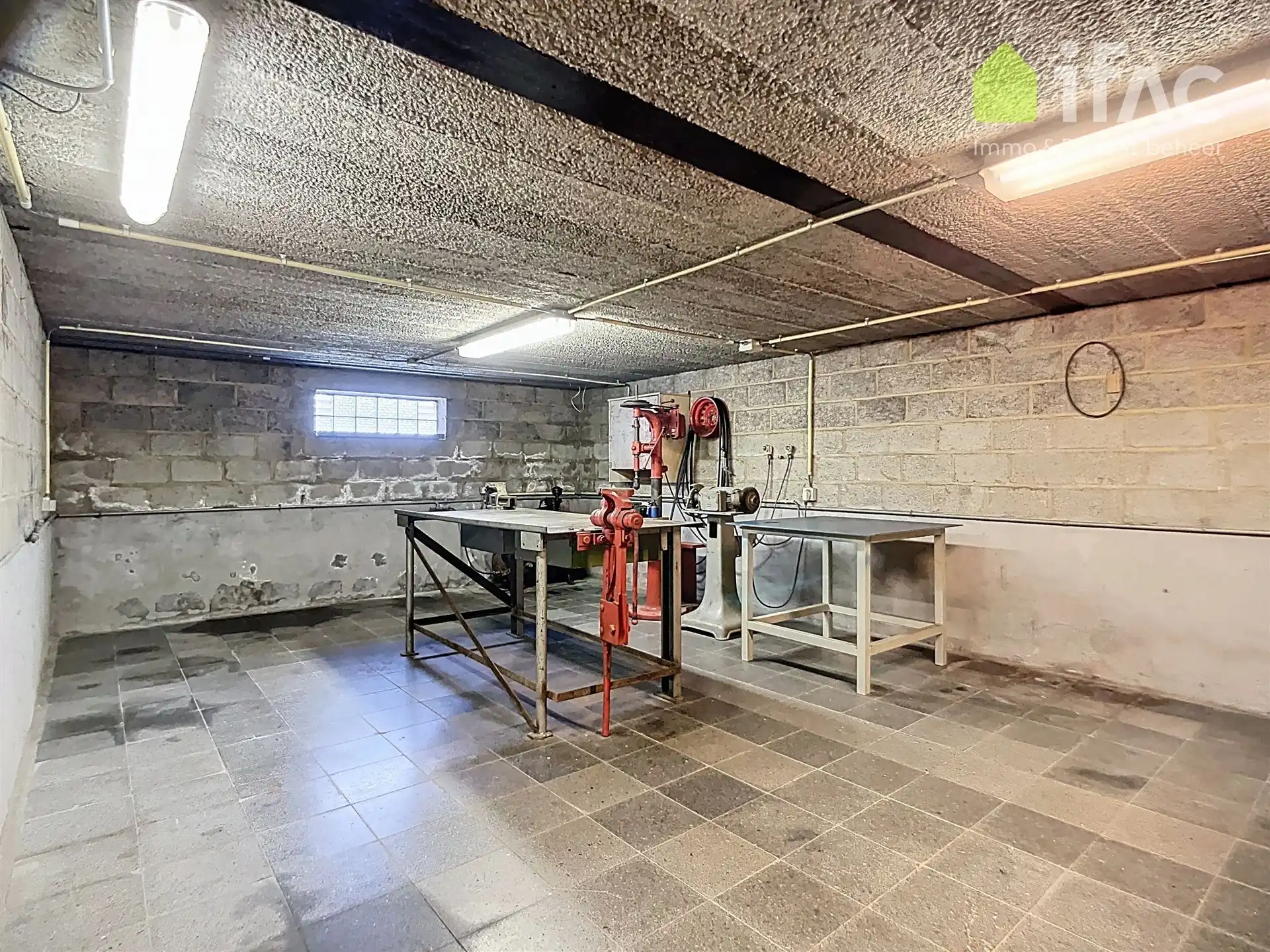 Heel ruime woning met 4 slpks, leefveranda, 54 zonnepanelen foto 28