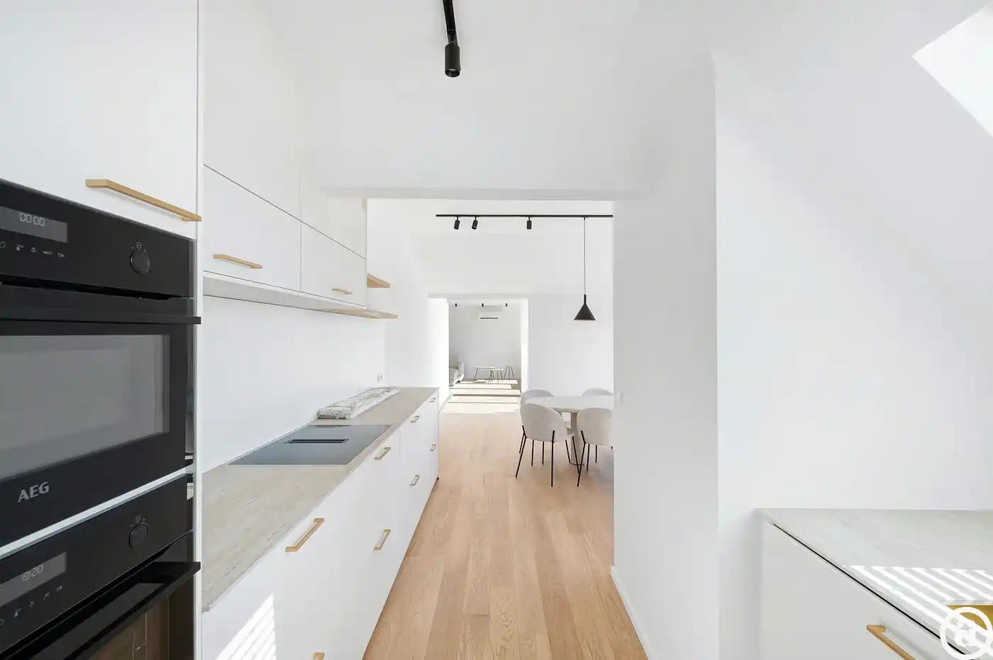 Ruim duplexappartement met 4 slaapkamers en zonneterras.  foto 18