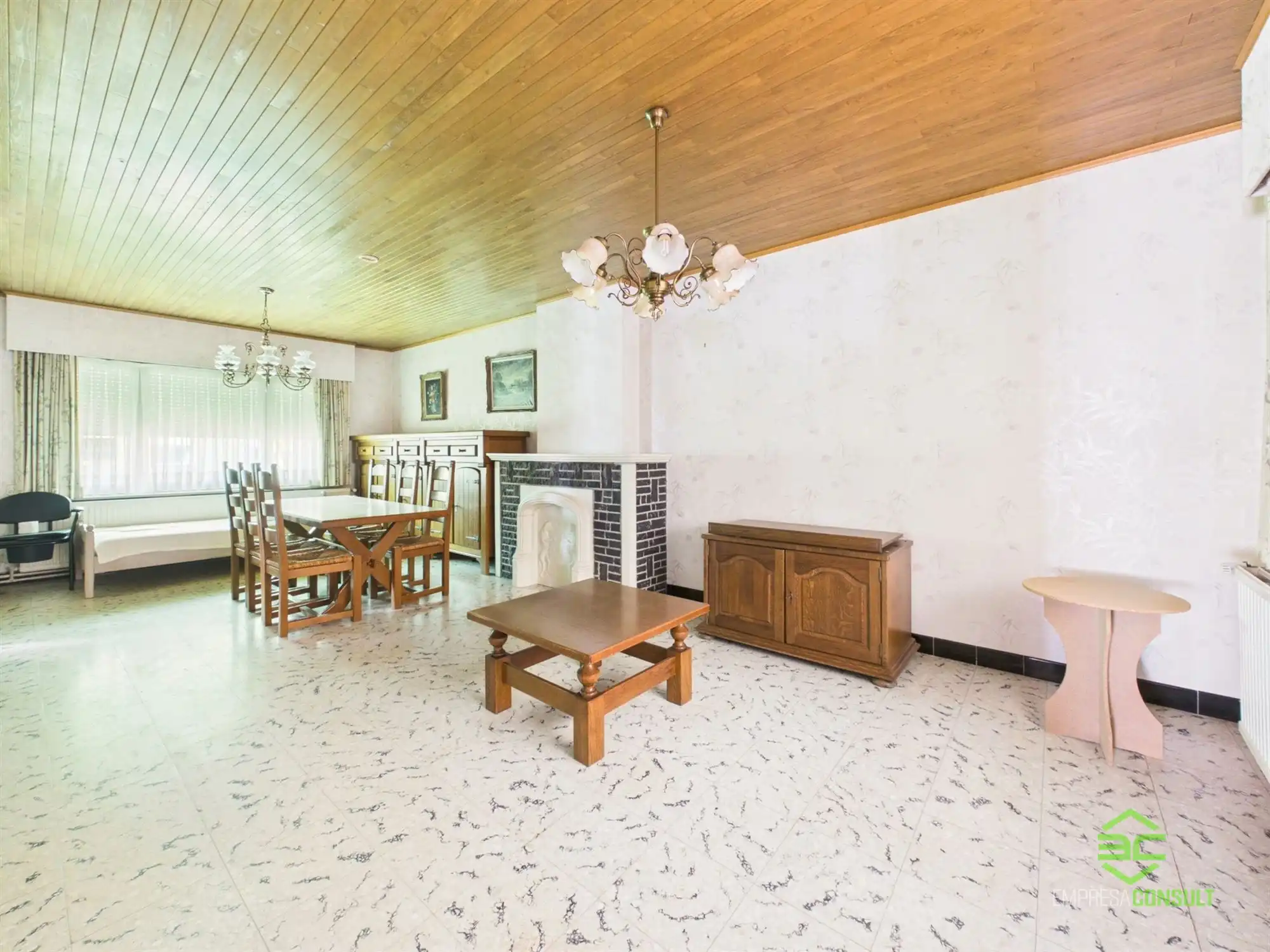 Ruime eigendom met woonst, appartement en opslagruimtes! foto 4