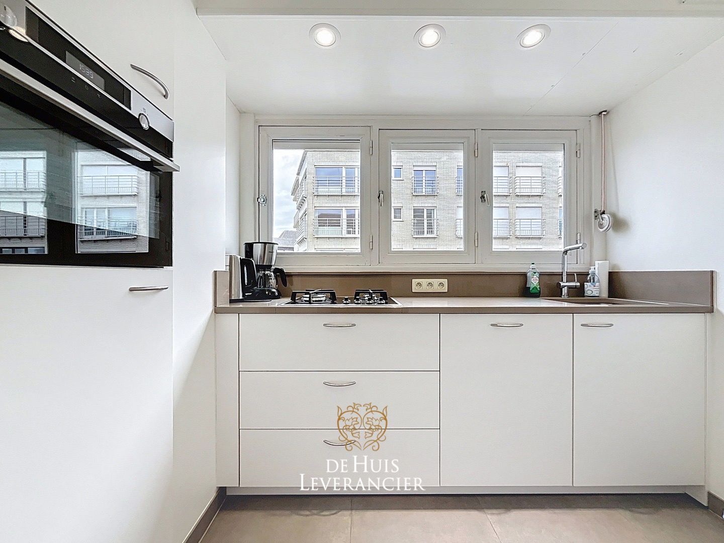 Droom gerust van wakker worden met zeezicht : ontdek jouw instapklare plekje op de Zeedijk in Koksijde foto 4