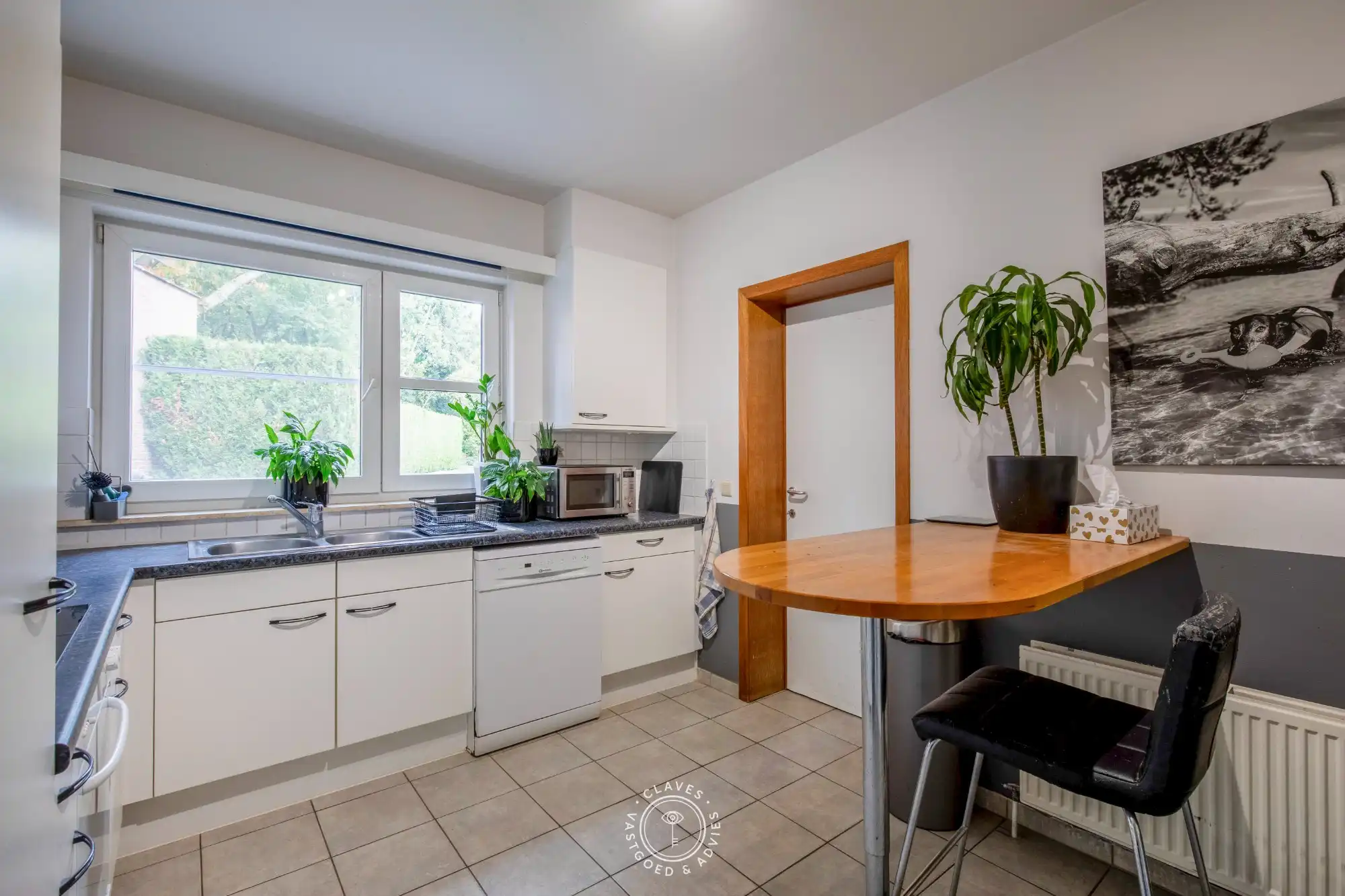 Instapklare gezinswoning met 3 slaapkamers, garage en verrassend ruime tuin in Sint-Niklaas foto 13