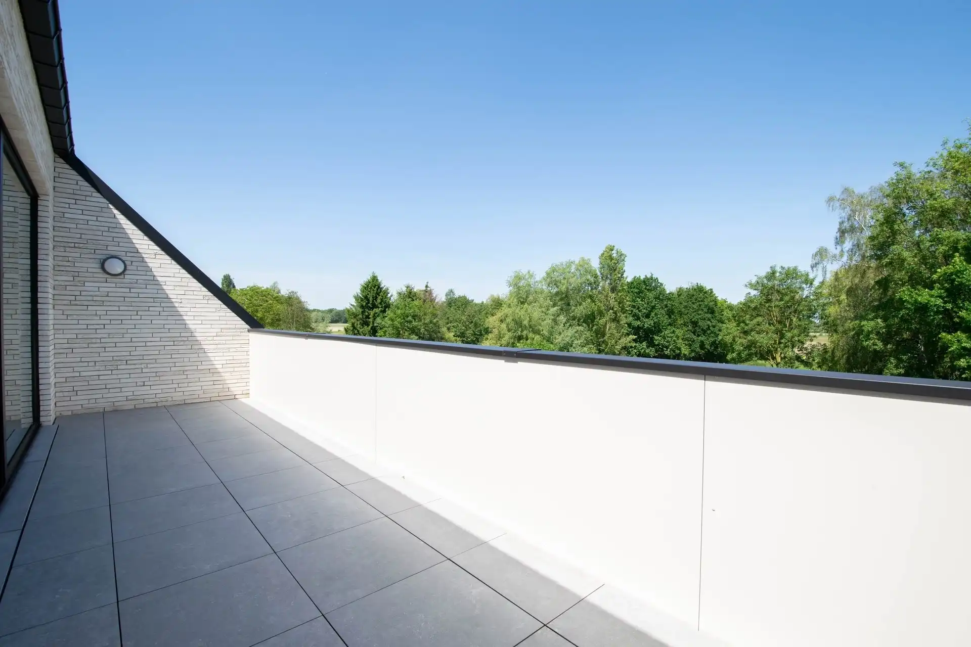 Ruim dakappartement met 2 grote slaapkamers en terras met panoramisch uitzicht (131m²) foto 7