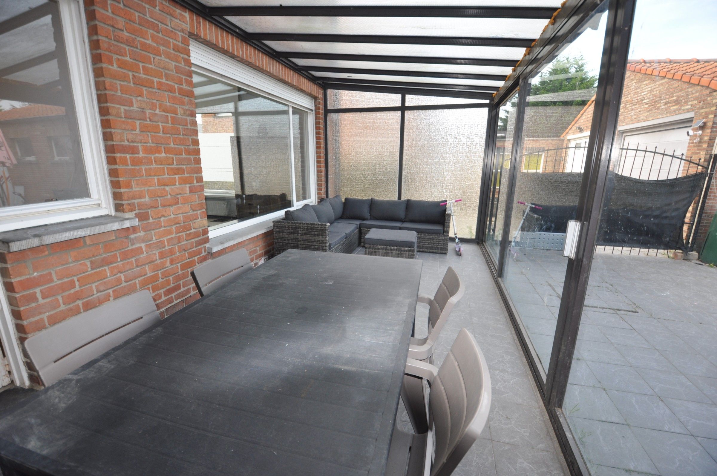 Gedeeltelijk gerenoveerde woning met grote tuin te Zandvoorde ! foto 7