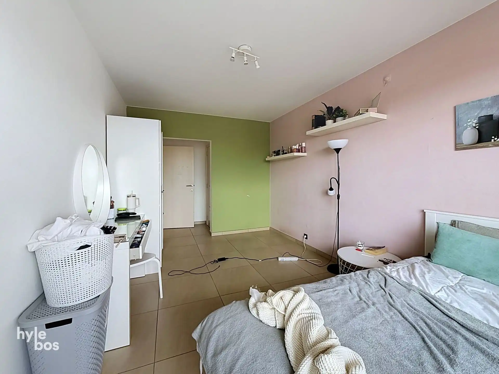 Lichtrijk 3-slaapkamerappartement in het centrum foto 12