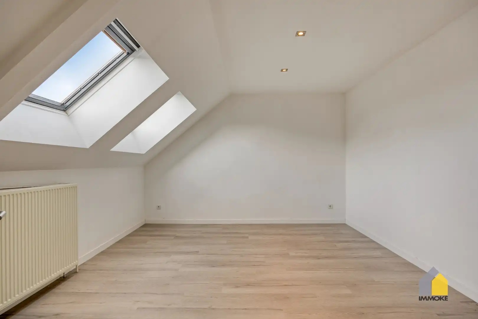 Modern appartement met 2 slpks en parking. foto 16