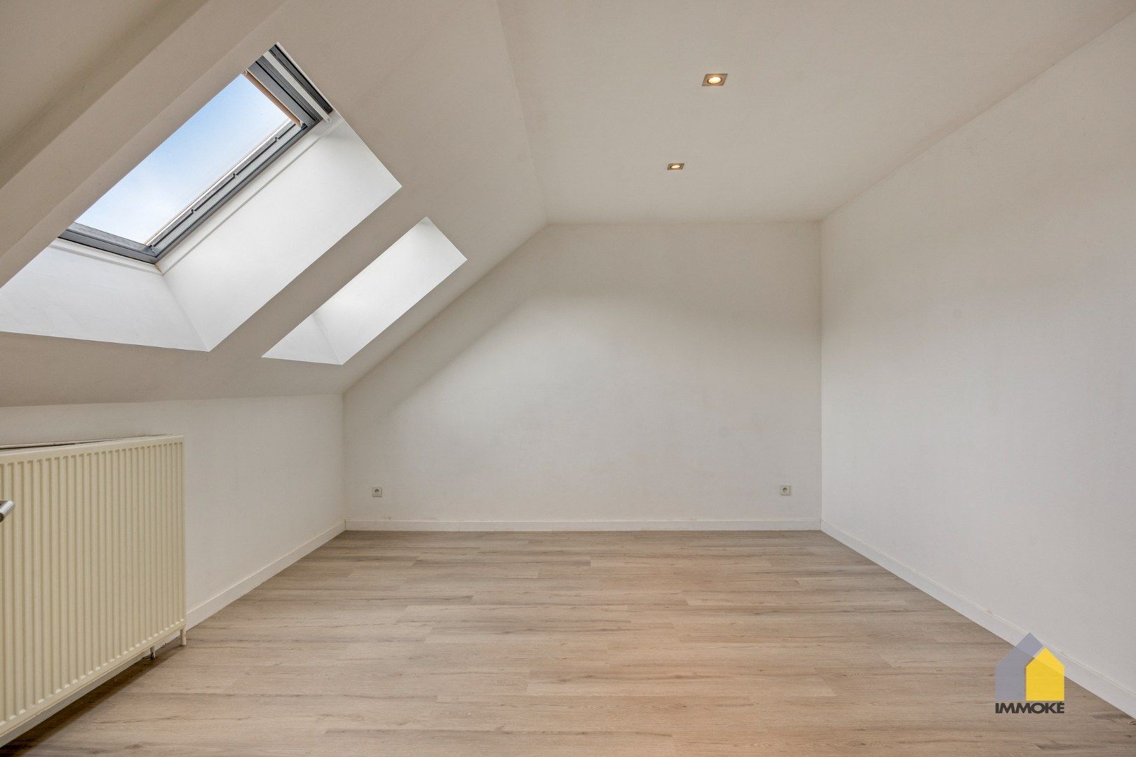 Modern appartement met 2 slpks en parking. foto 16