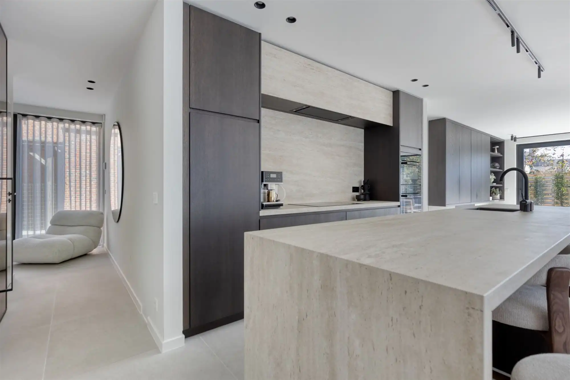 Luxueus gelijkvloers appartement met tuin, garage en oprit foto 6