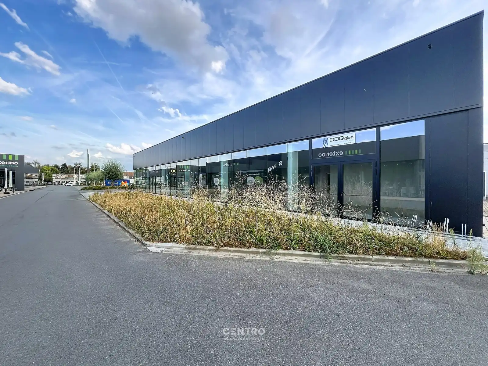Vernieuwde baanwinkel (450m²) te huur in hét bruisende MAMMOETCENTER van Roeselare ! foto 4