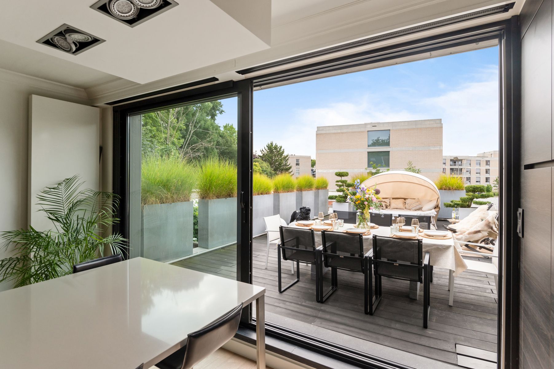 Degelijk gerenoveerde woning aan de Vesten te Lier. foto 9