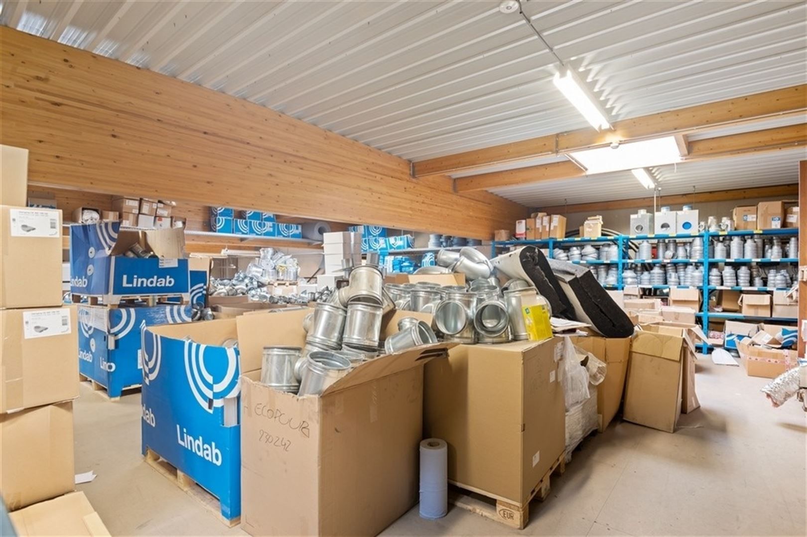 Magazijn + passief kantoorgebouw foto 9