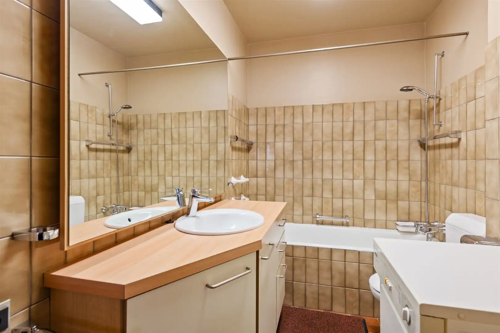 Ruim gelijkvloers appartement met tuin en garagebox foto 12