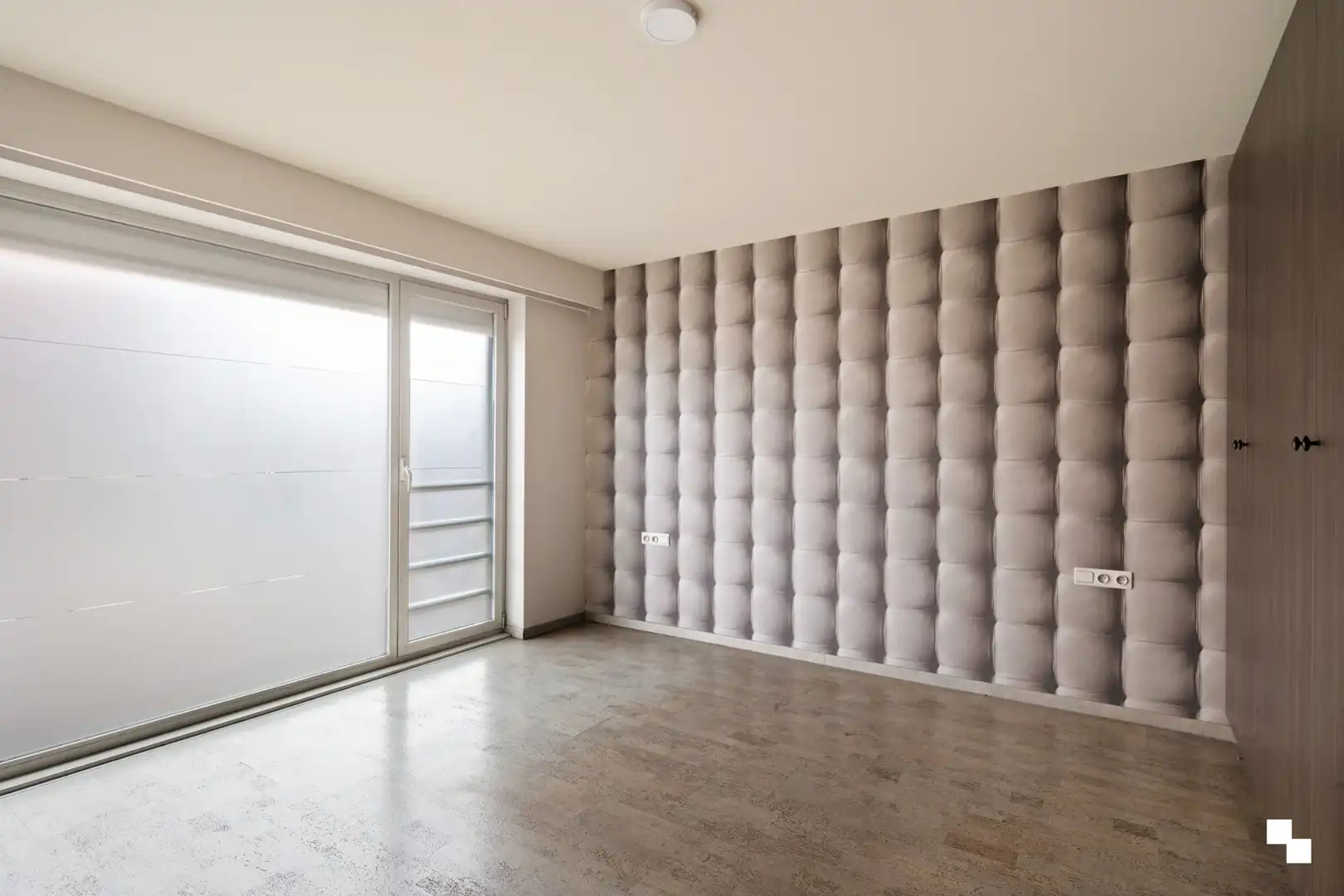 Instapklare woning met drie slaapkamers en achteruitweg foto 8