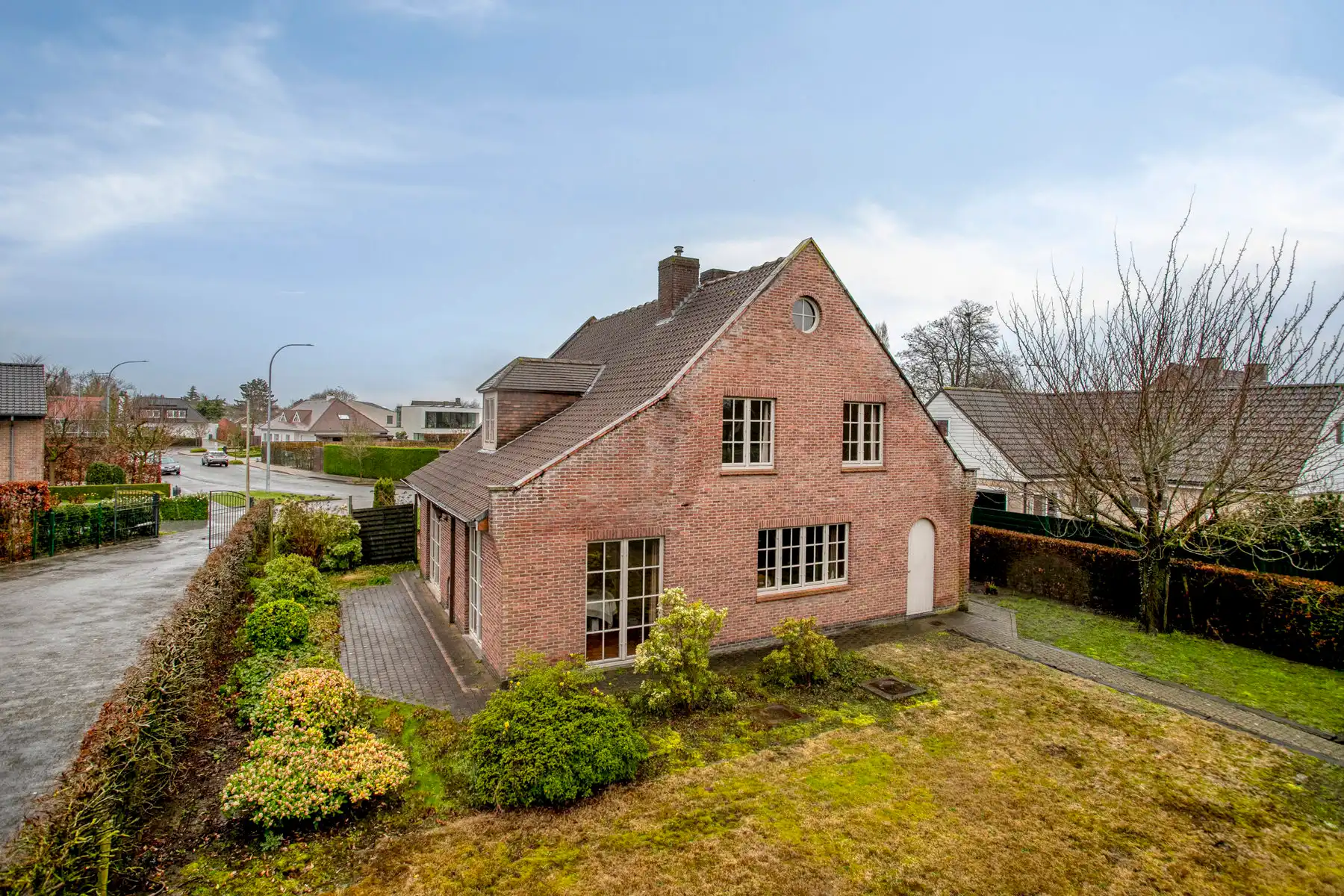 Zeer ruime villa met 4 slaapkamers!! foto {{pictureIndex}}
