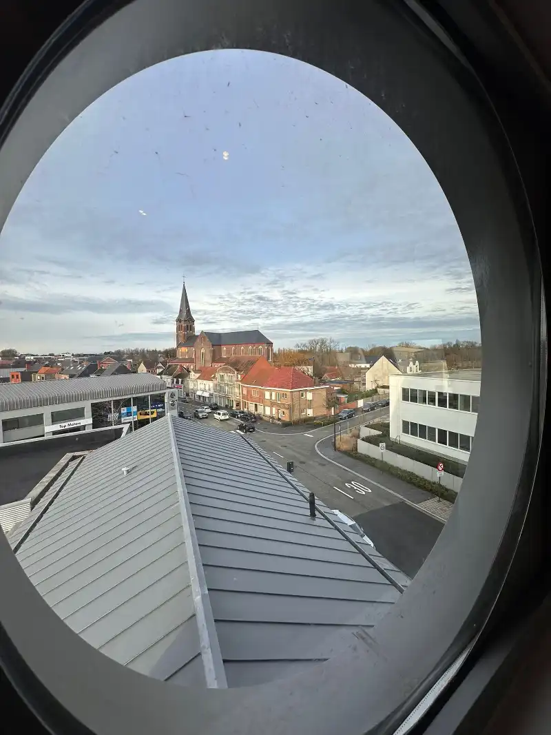 Ruim en lichtrijk 2-slaapkamerappartement met groot terras foto 8