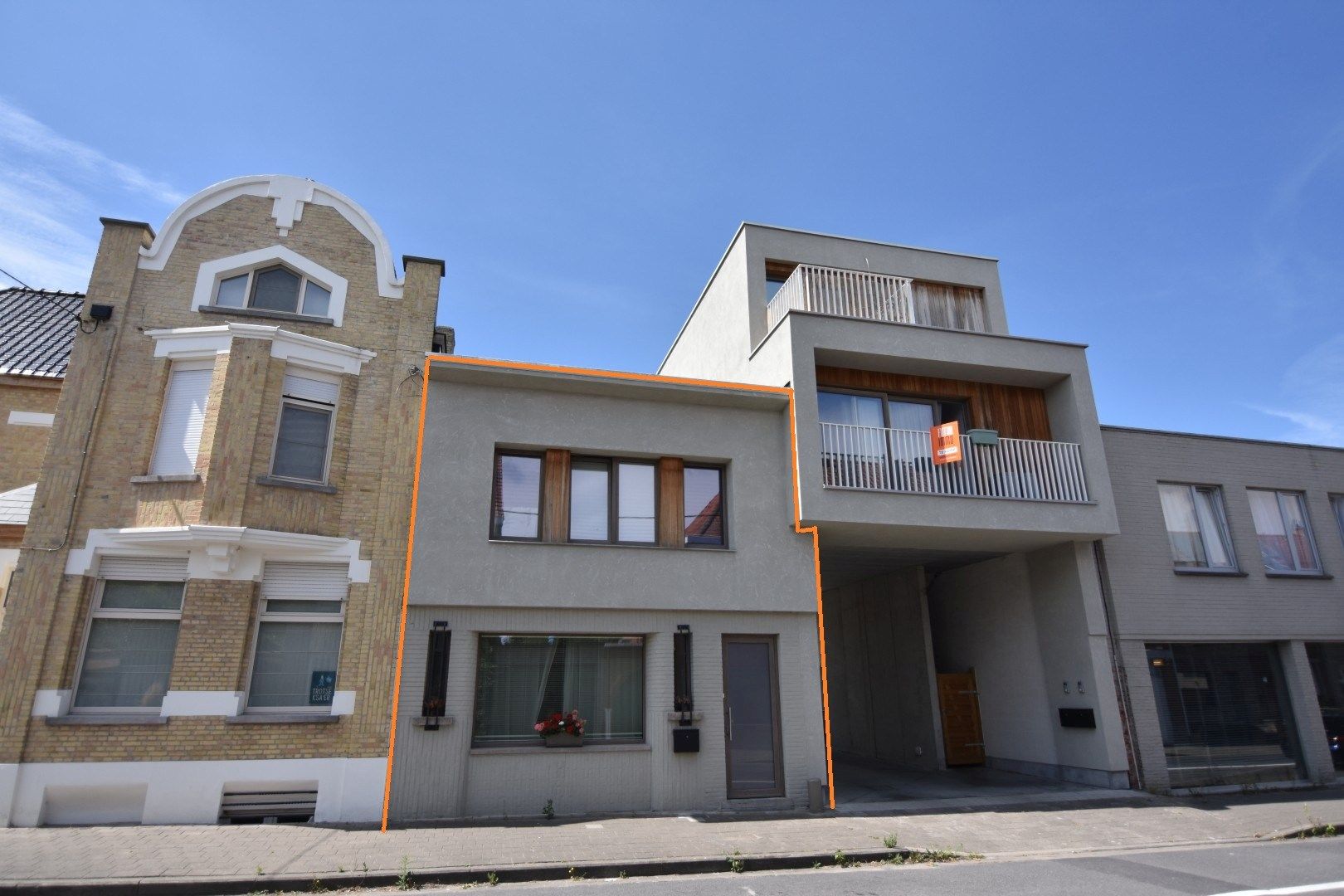 Leuke woning in hartje Rumbeke foto {{pictureIndex}}