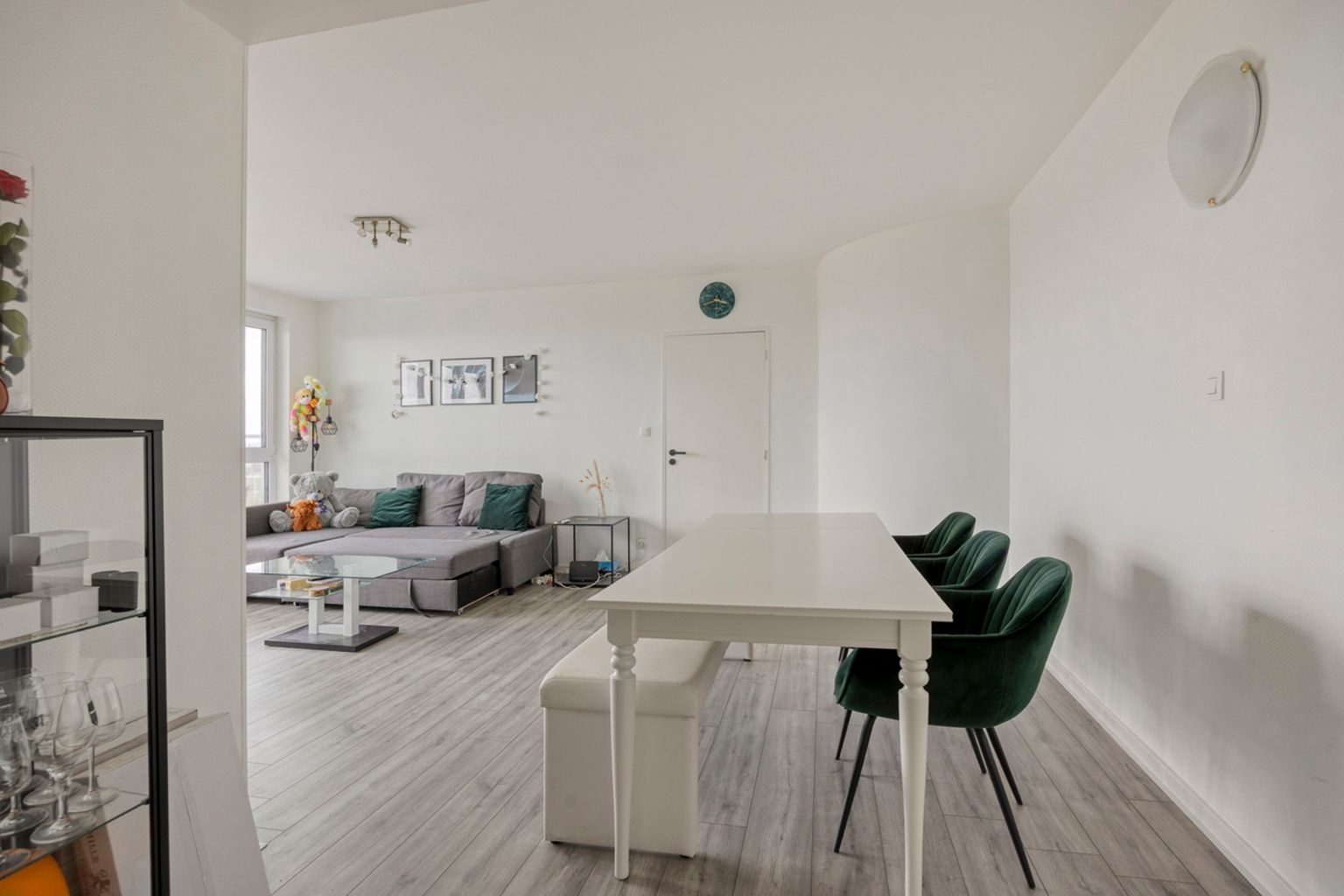 Instapklaar 2-slaapkamerappartement met panoramisch uitzicht foto 3