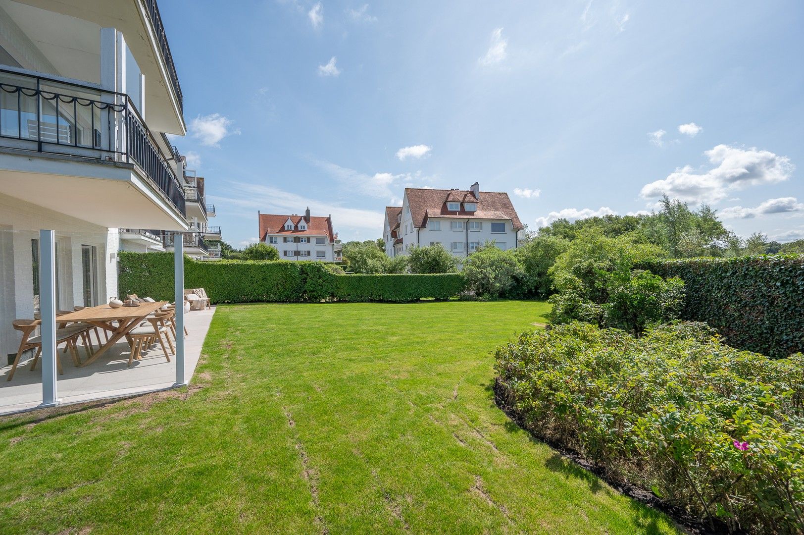 Magnifiek tuinappartement met zonnige tuin in een villa residentie in het Zoute, nabij de Wandeldijk. foto 26