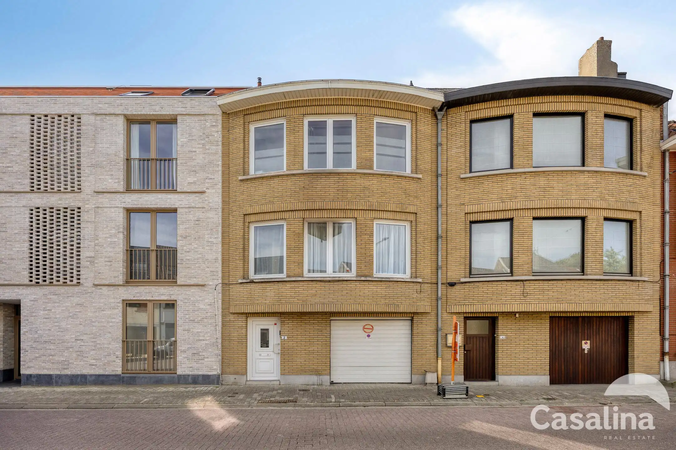 Bel-etagewoning met garage en tuin om op te frissen foto {{pictureIndex}}