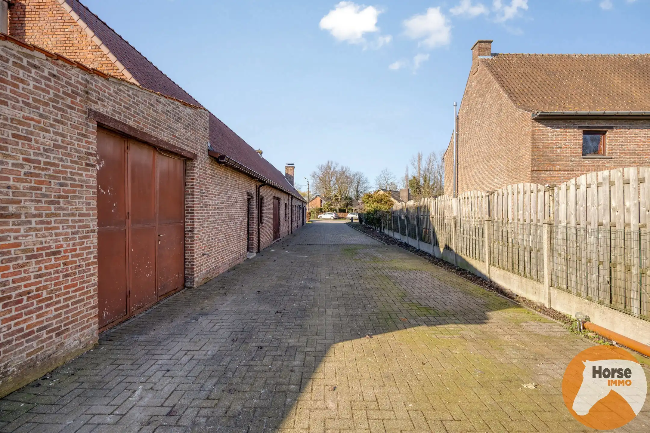 LOKEREN - Ruime, te renoveren woning met opslagmogelijkheden foto 57