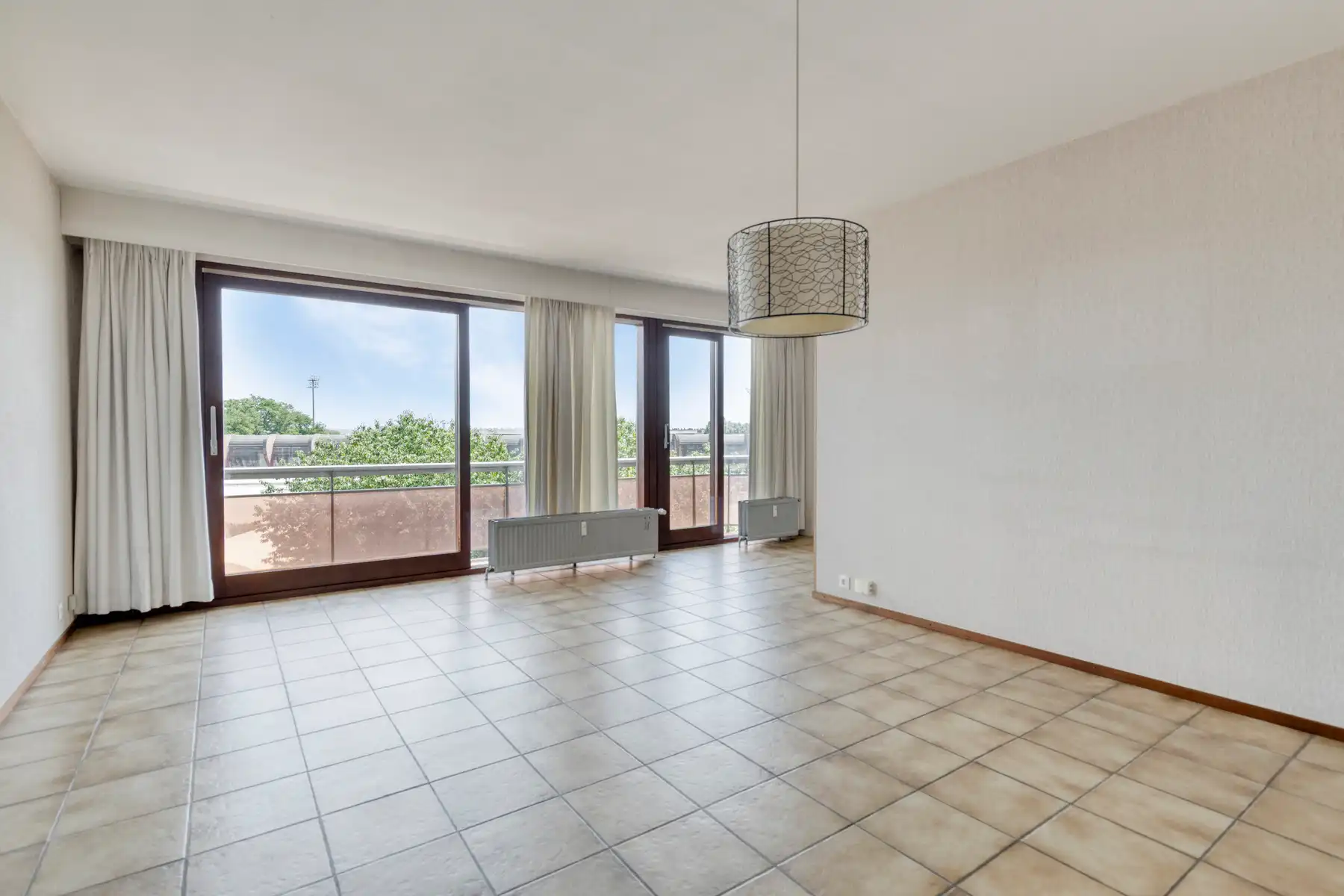 Ruim appartement met 2 slaapkamers, terras en kelder foto 4