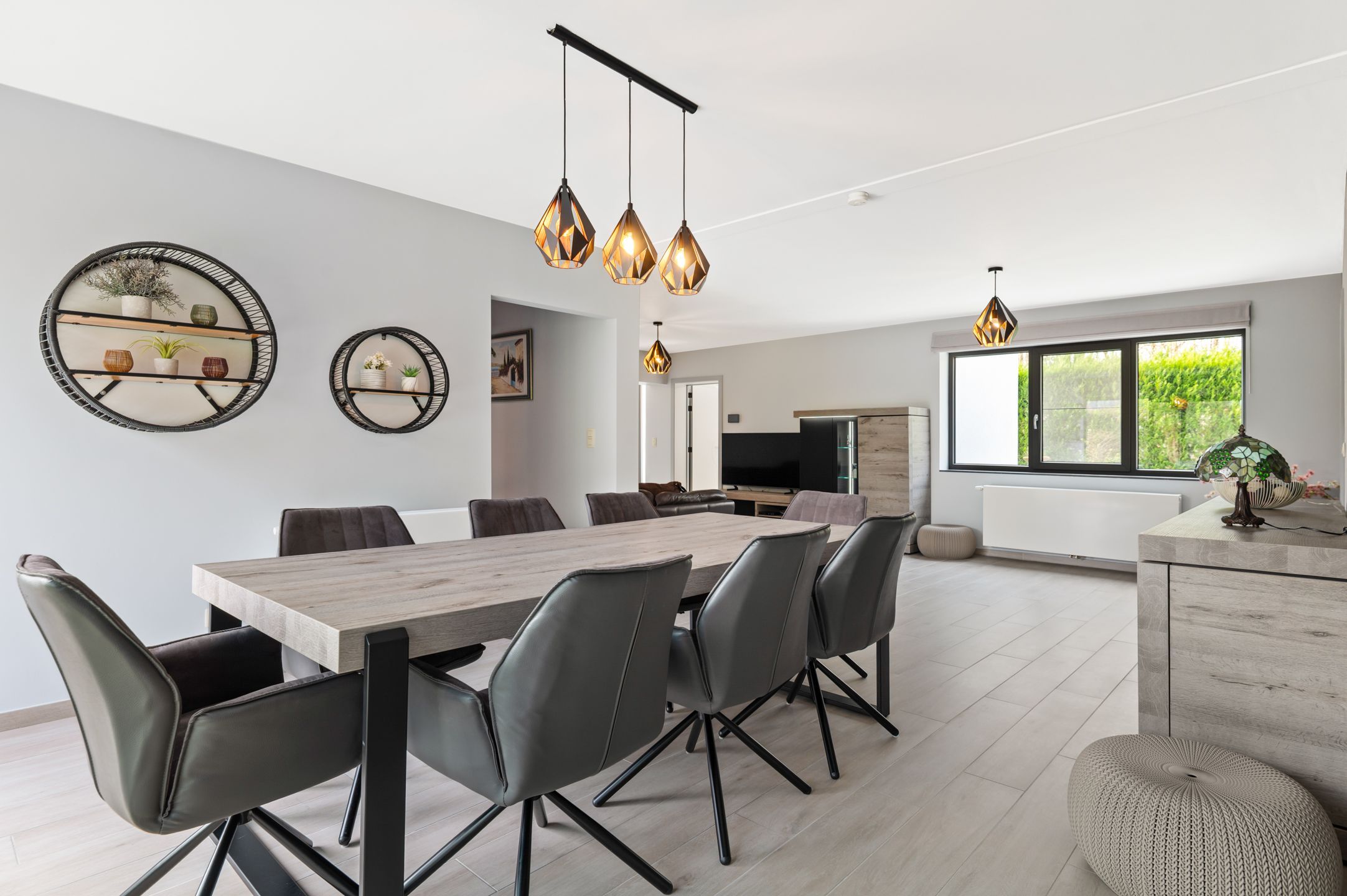 Unieke laagbouwvilla met polyvalente ruimte op ruim perceel in Brasschaat! foto 9