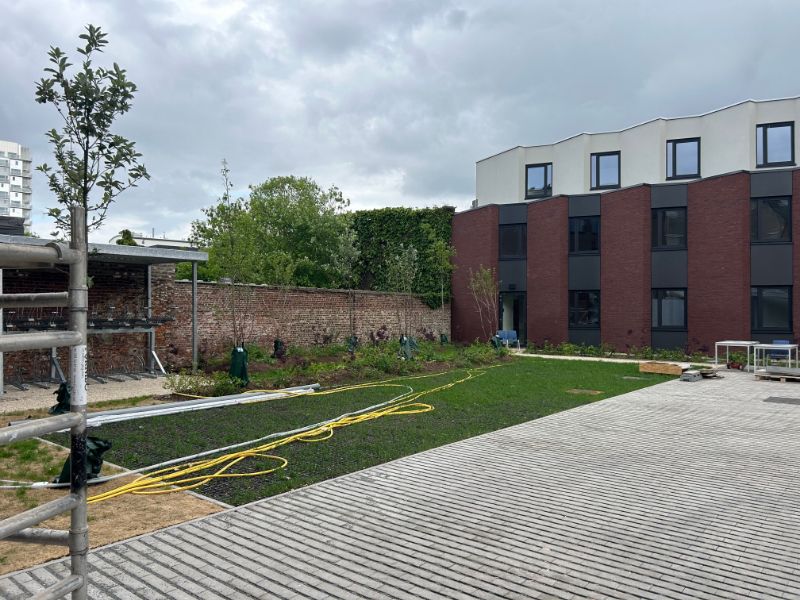 Moderne lichtrijke studentenkamer in een nieuwbouwproject op een top locatie in centrum Kortrijk met zicht op plein. foto 12