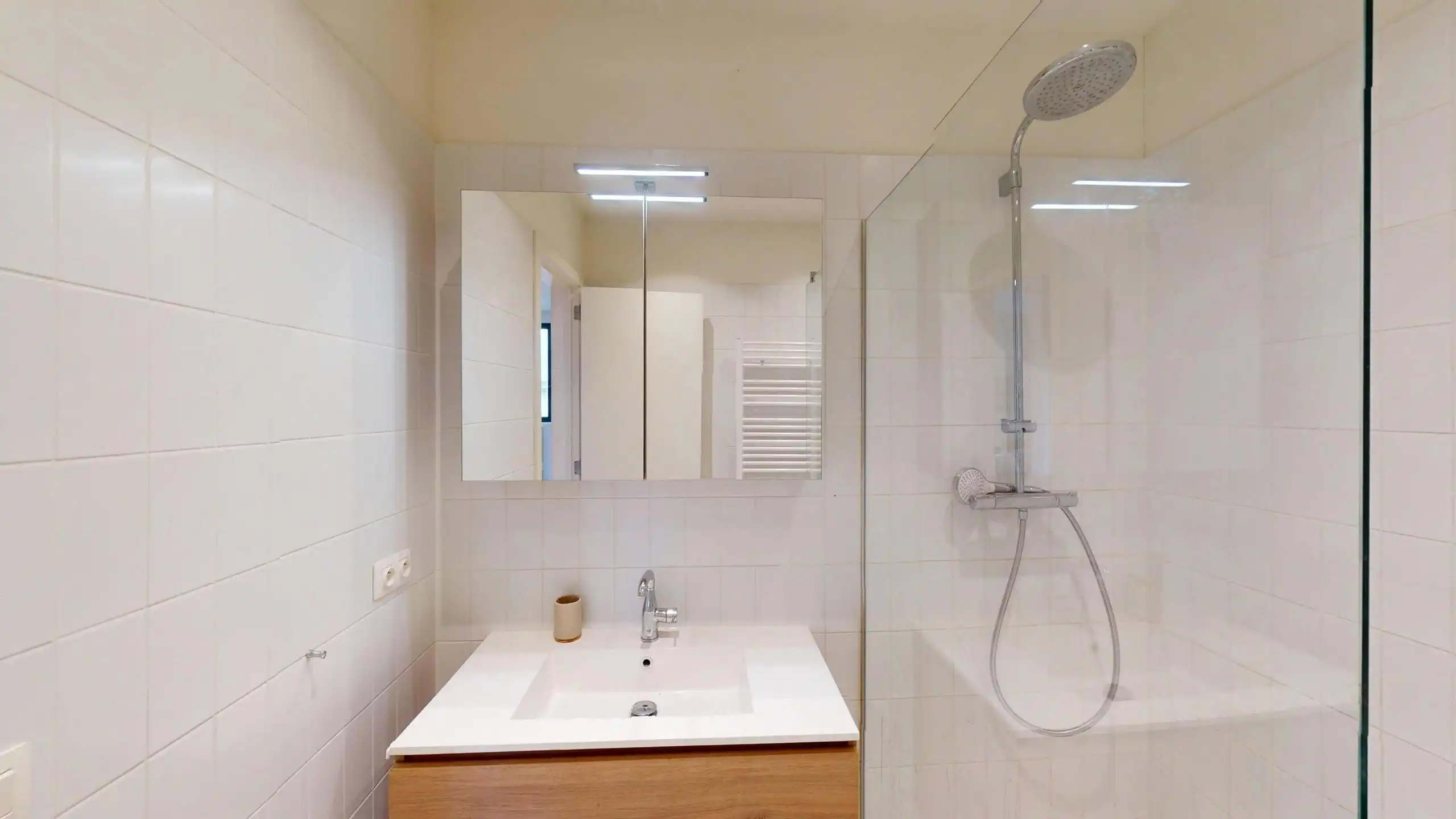 ANTWERPEN CENTRUM - Gemeubeld Eén slaapkamer appartement met terras foto 6
