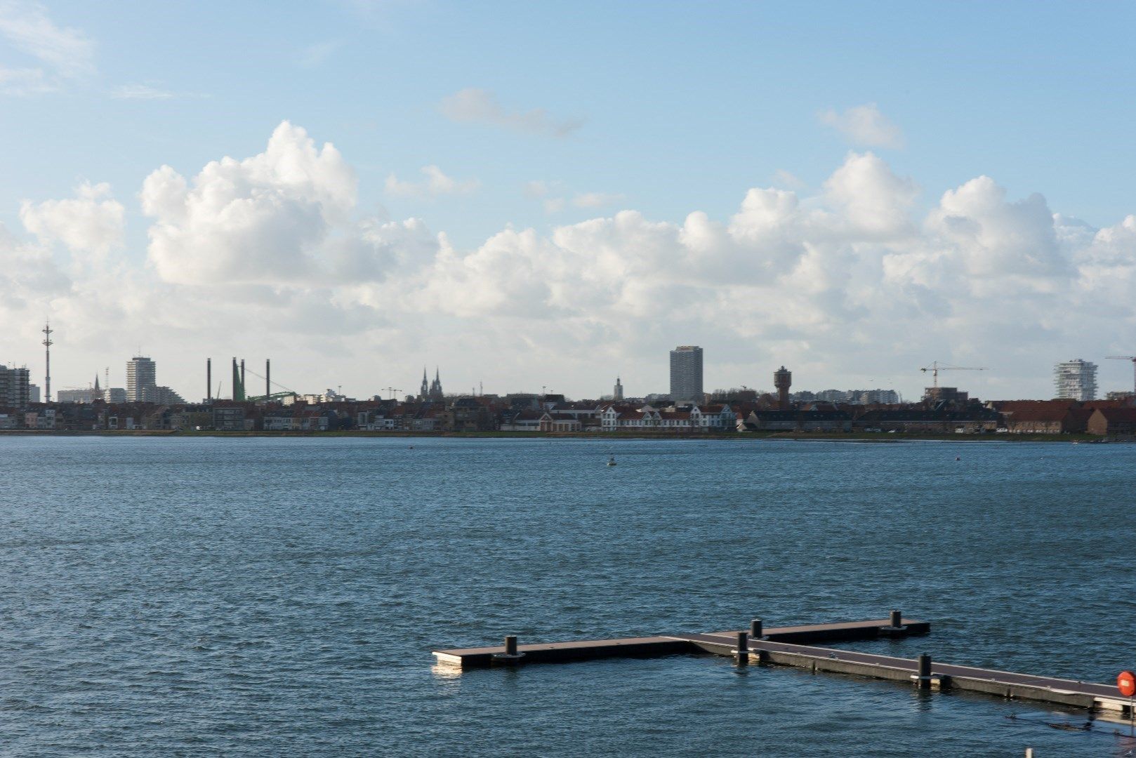Zeer ruime, recente woning met open zicht op de Spuikom! foto 11