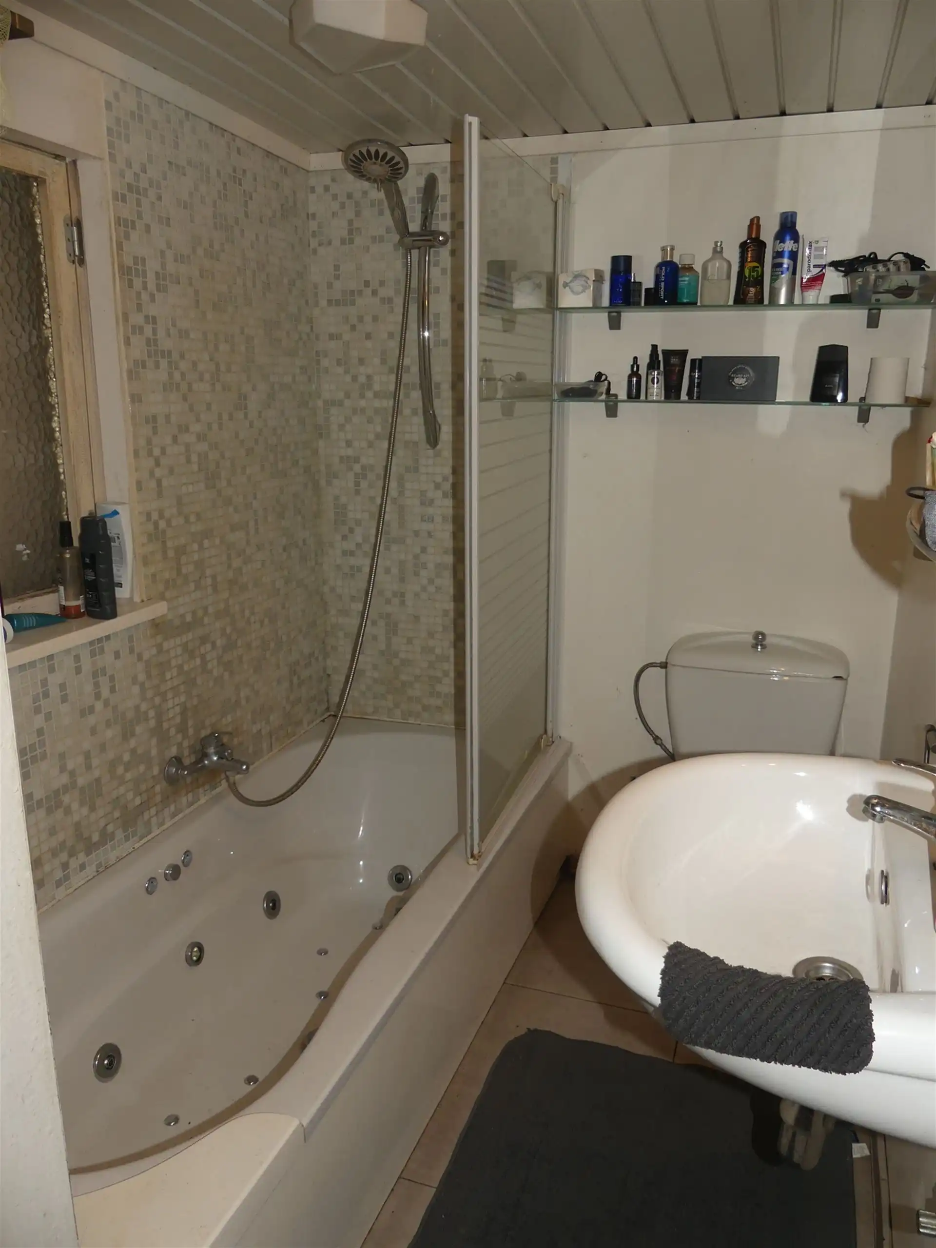 Centraal gelegen woning met vele mogelijkheden foto 12