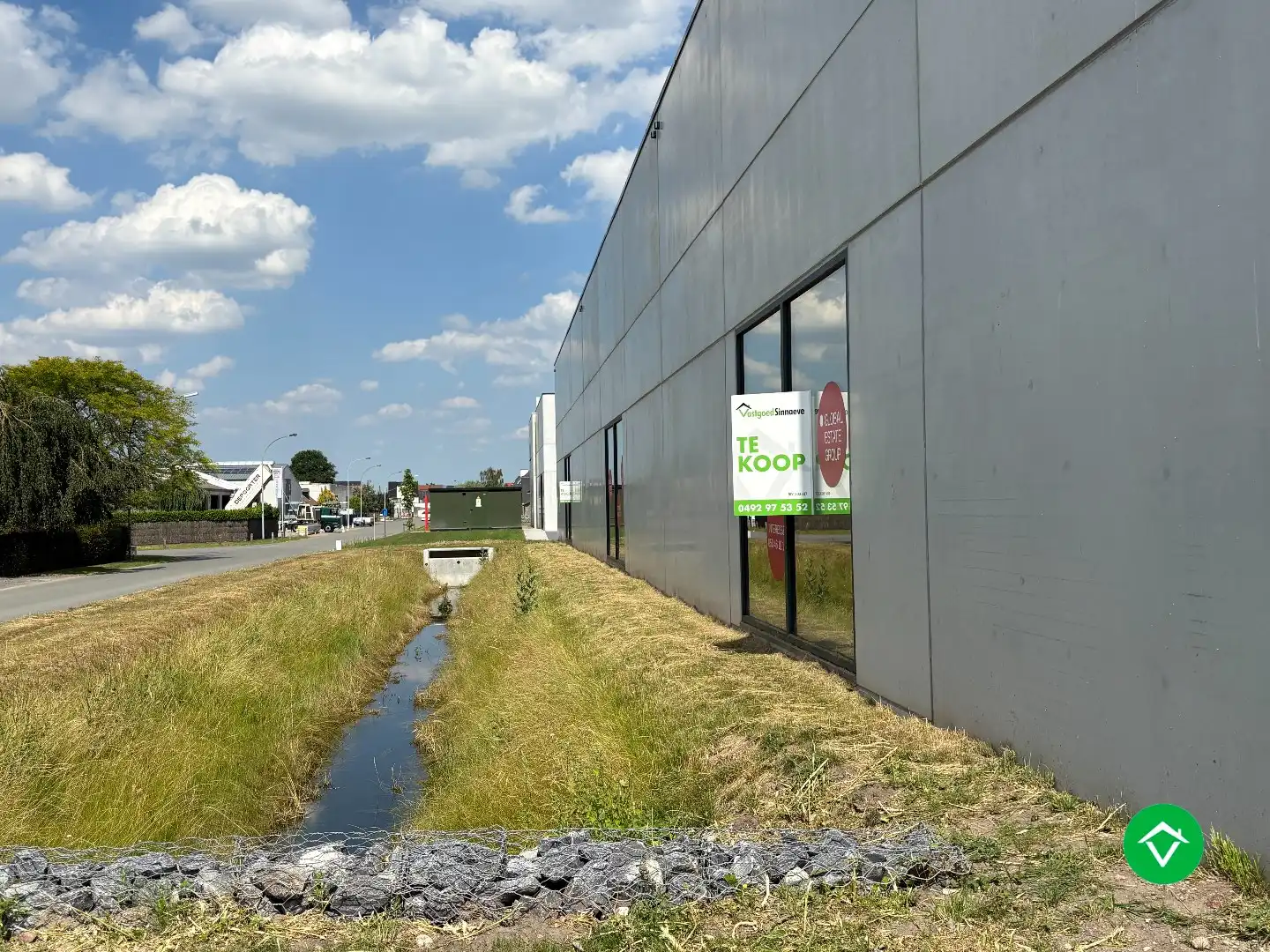 Loods te koop – 225 m² met 3 parkeerplaatsen inbegrepen op de industriezone te Ichtegem foto 9