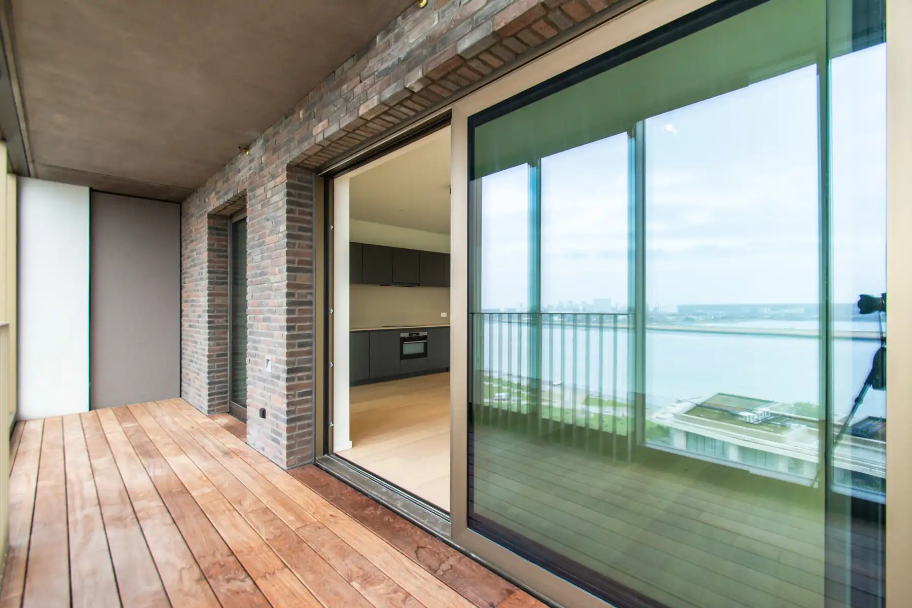 Ongemeubeld 1 slaapkamer appt. met zicht op de Schelde foto 7