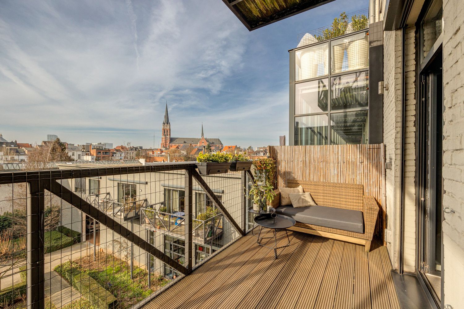 VERKOCHT: kevin@wellimmo.net voor meer info! Uitzonderlijk ruim duplex-penthouse (250m²) met heerlijke zonneterrassen van in totaal 23m² + optionele garage met laadpaal in rustig, groen woonerf op de grens Antwerpen/Borgerhout foto 21