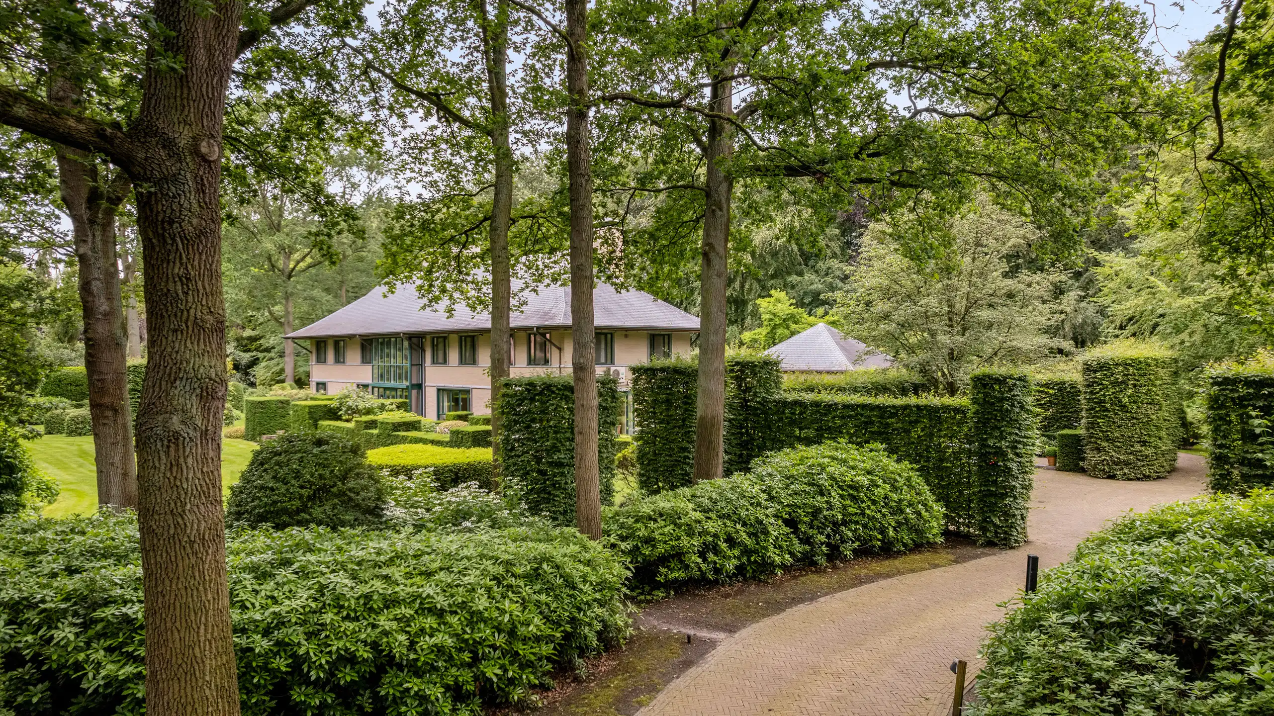Exclusieve villa met parktuin in Vriesdonk en binnenzwembad, op ca. 6.411 m² foto 4