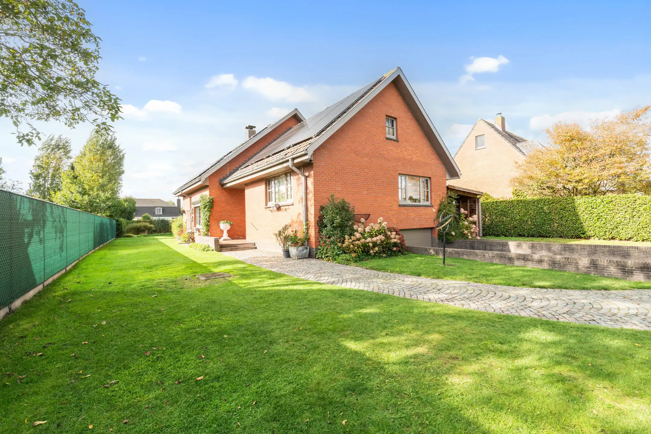 Charmante woning op perceel van 1.099 m² te Sint-Kruis! foto 3