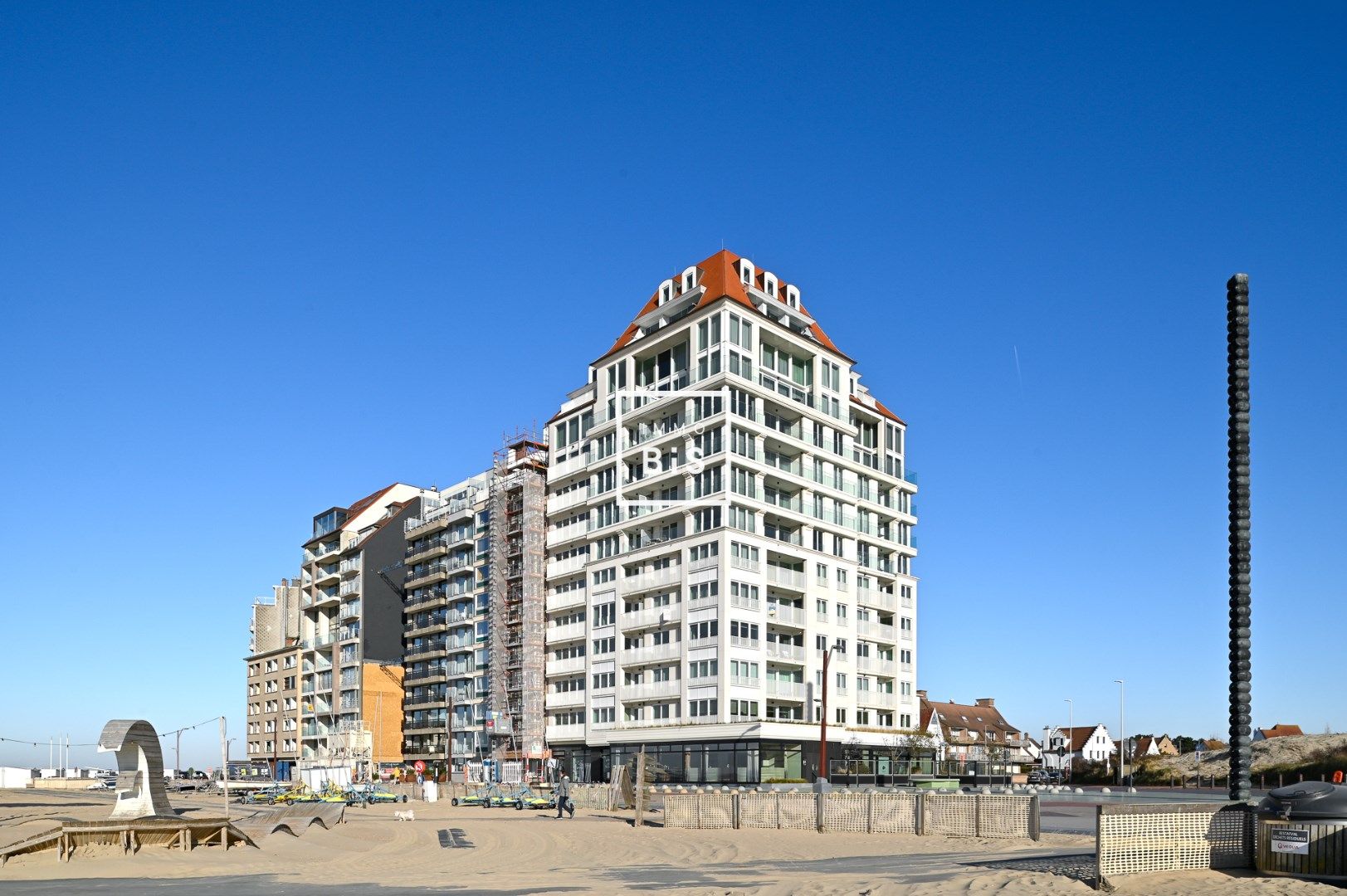 Ruim hoekappartement met zonneterrassen in de recente residentie Cap Horn foto 5