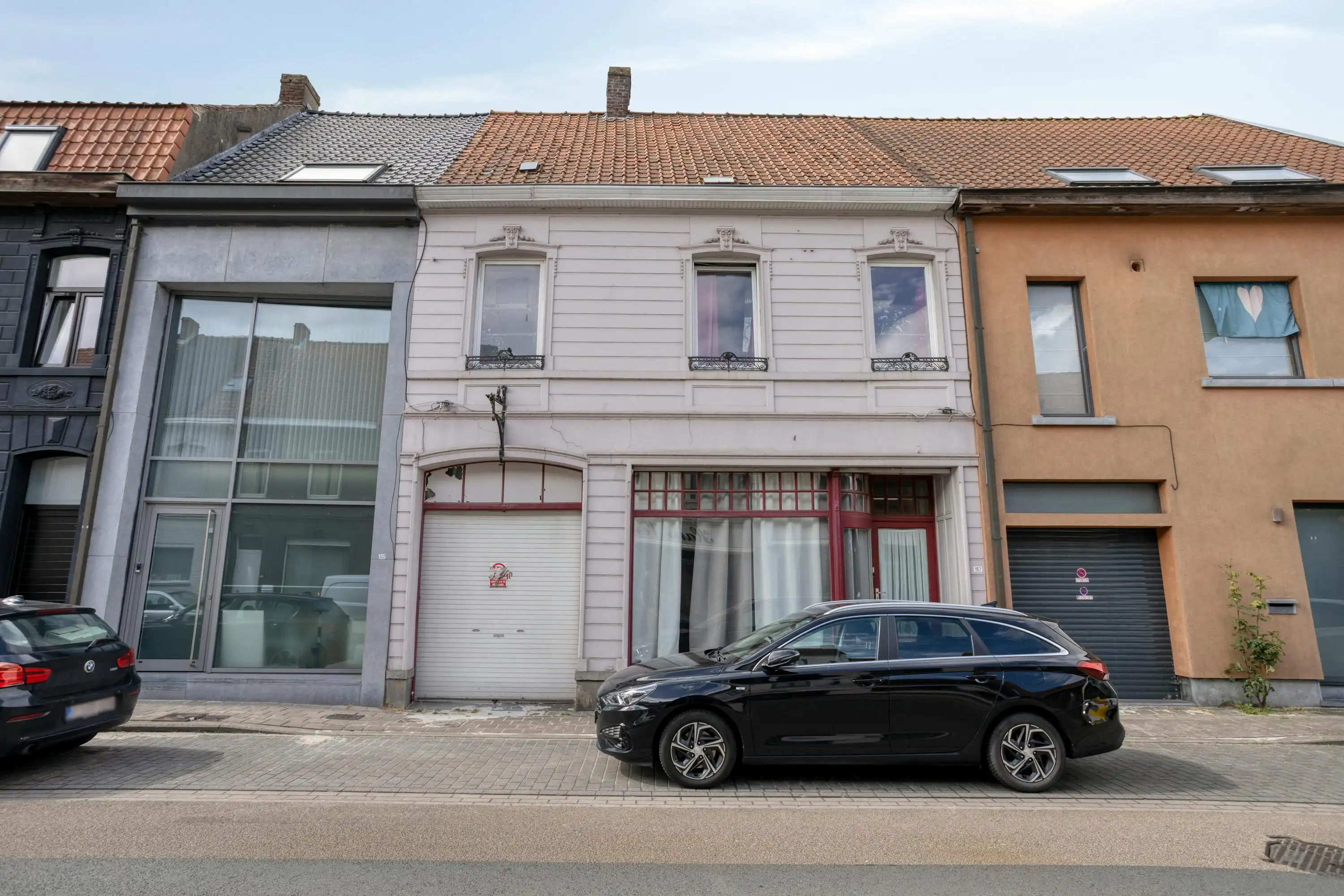 Veel ruimte, veel mogelijkheden: huis te koop in Izegem foto 2