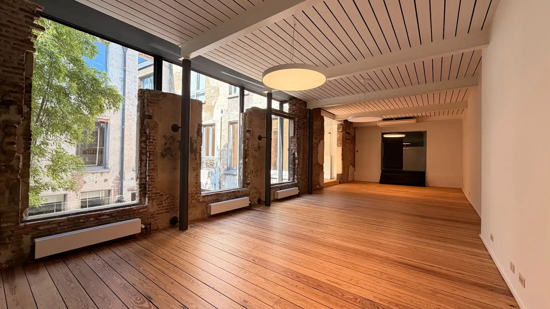 Kantoorruimte te huur in historisch pand in hartje Antwerpen foto 4