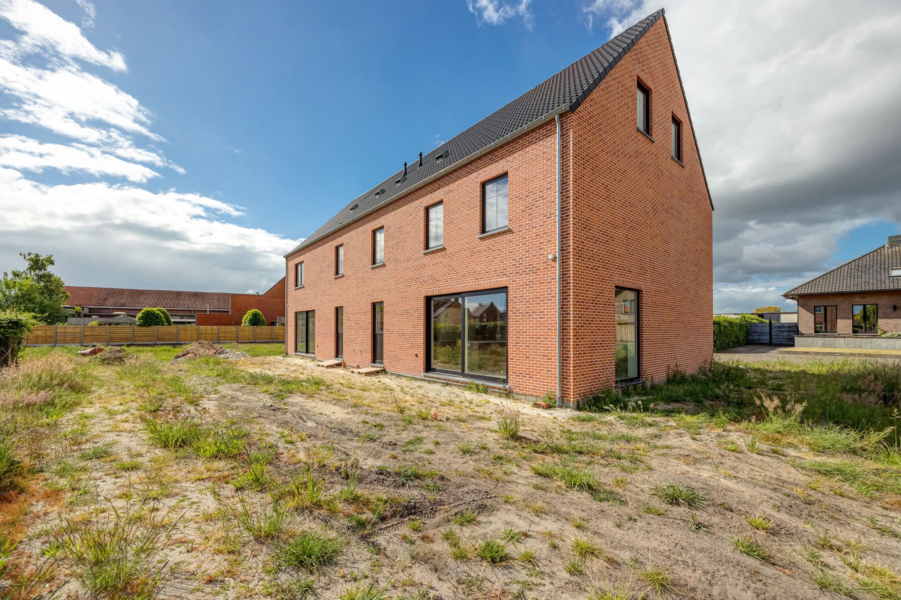 Ruime gezinswoning (ca 245 m²) met 4 slaapkamers op perceel van ca. 303 m². foto 23