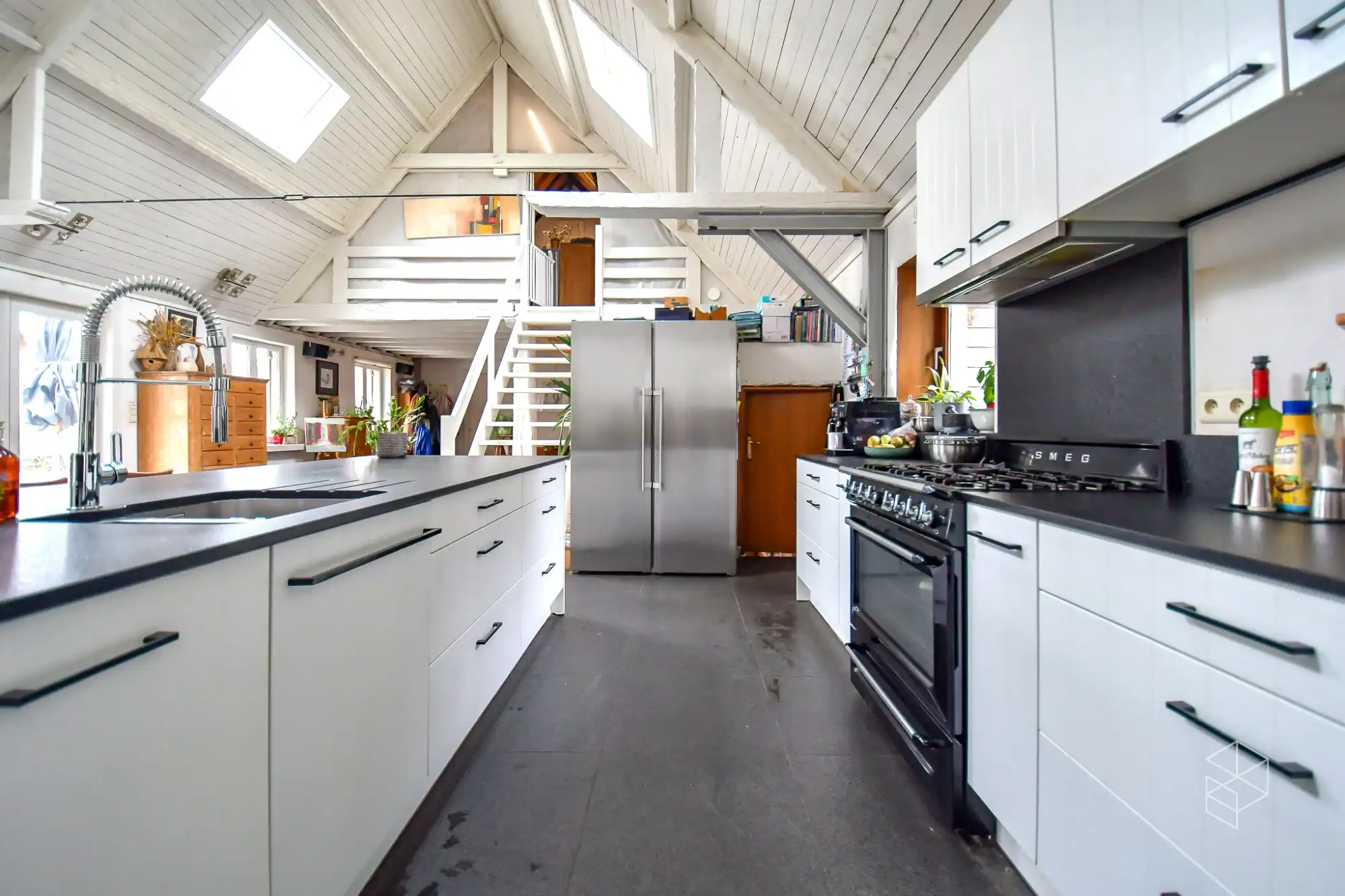 Karaktervolle woning in loftstijl met ruime loods op circa 1117 m² in Assebroek foto 16