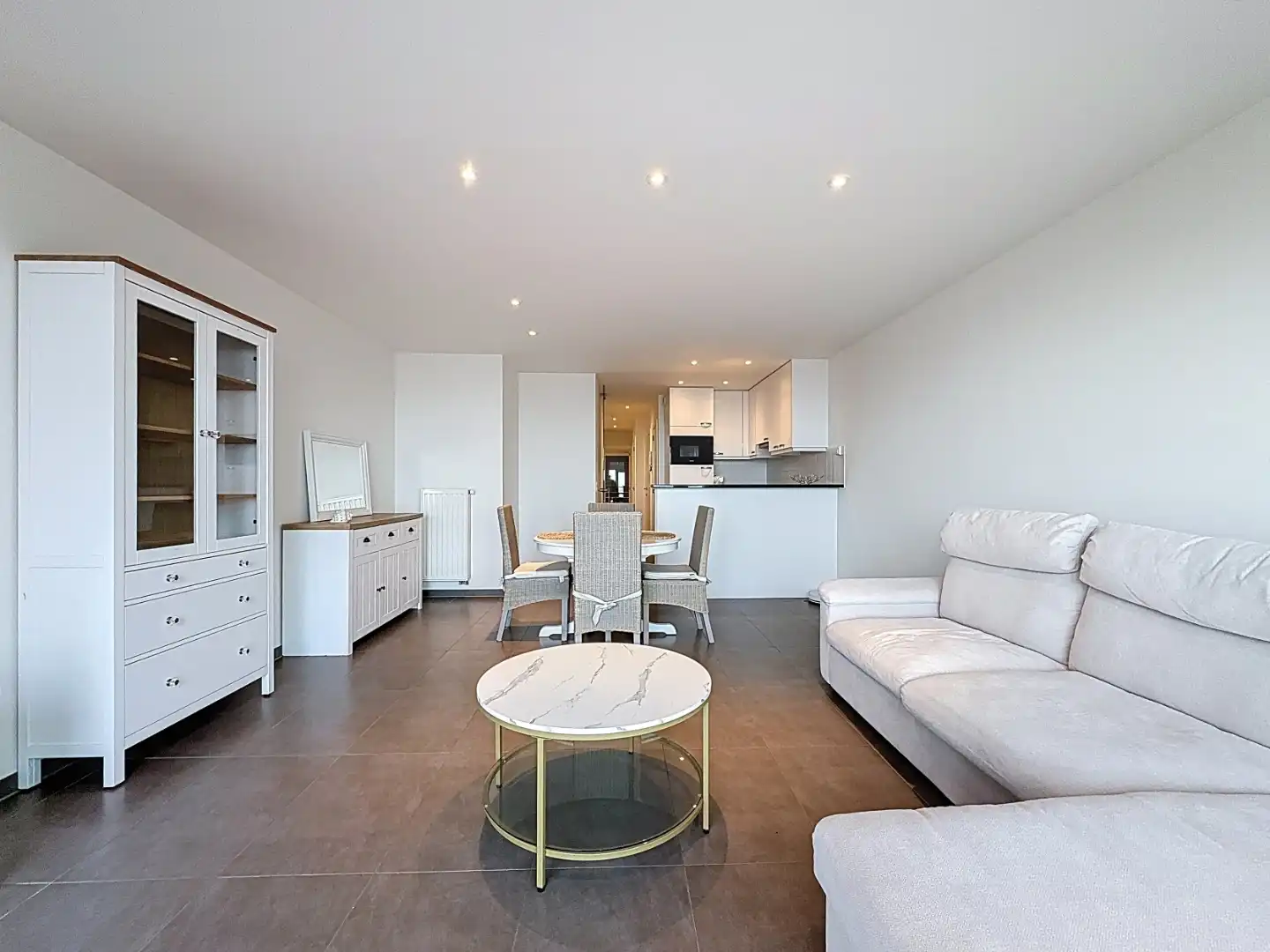 Instapklaar appartement op de Zeedijk van De Panne. foto 3