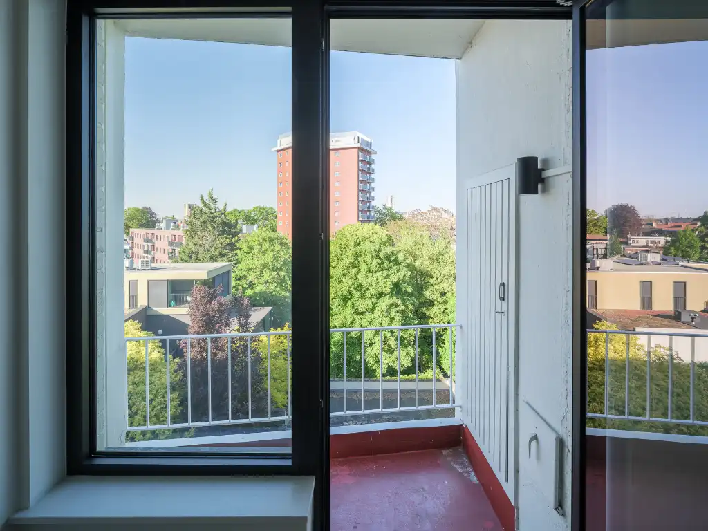 Smaakvol gerenoveerd 2-slaapkamer appartement met twee terrassen. foto 14