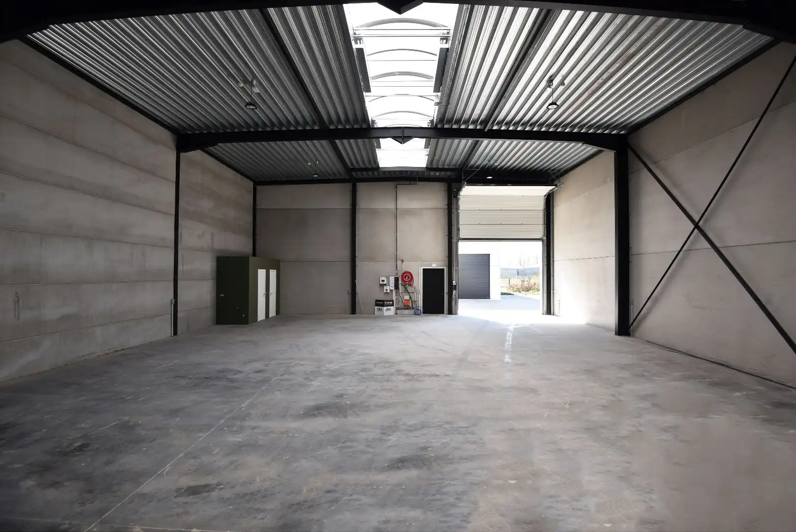 Goed gelegen nieuwbouw KMO-unit 267m² te Eeklo foto 3