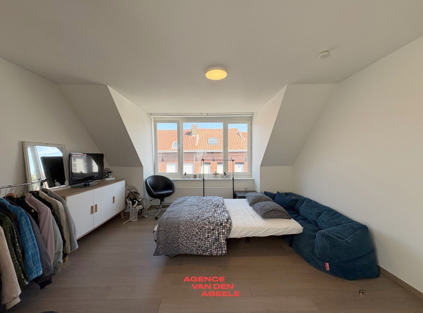 Vernieuwde rijwoning met zonnige terrassen foto 8