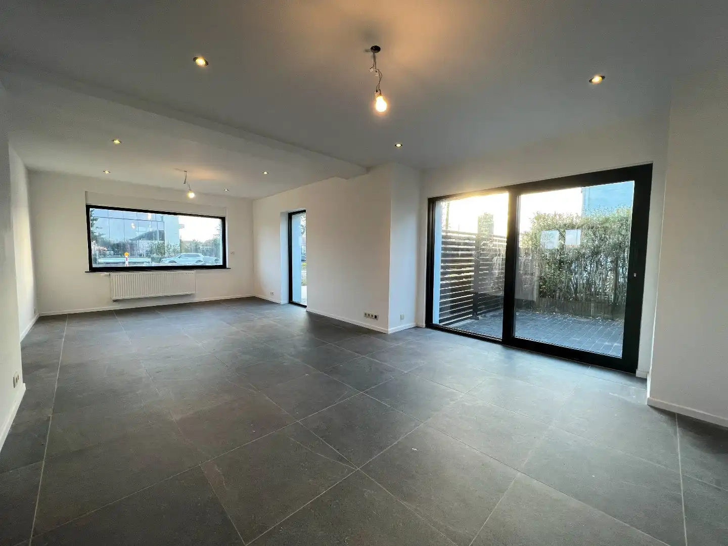 Volledig vernieuwde woning met 3 slpk. en  zuid-west gerichte tuin, goed gelegen vlakbij het commerciële centrum van Knokke en het station. foto 8