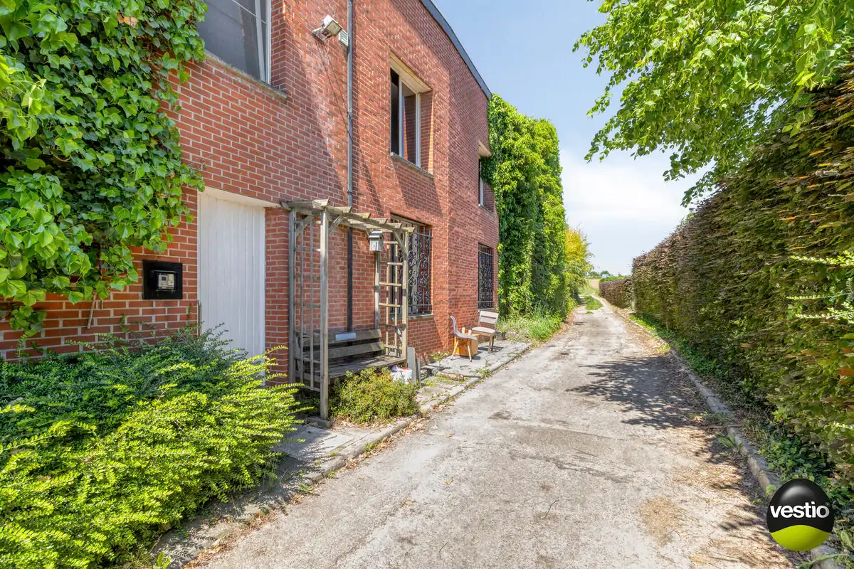 OPBRENGSTEIGENDOM VAN BUREEL, WONING, MAGAZIJN EN 2 APPARTEMENTEN TONGEREN LANGS N79. foto 36